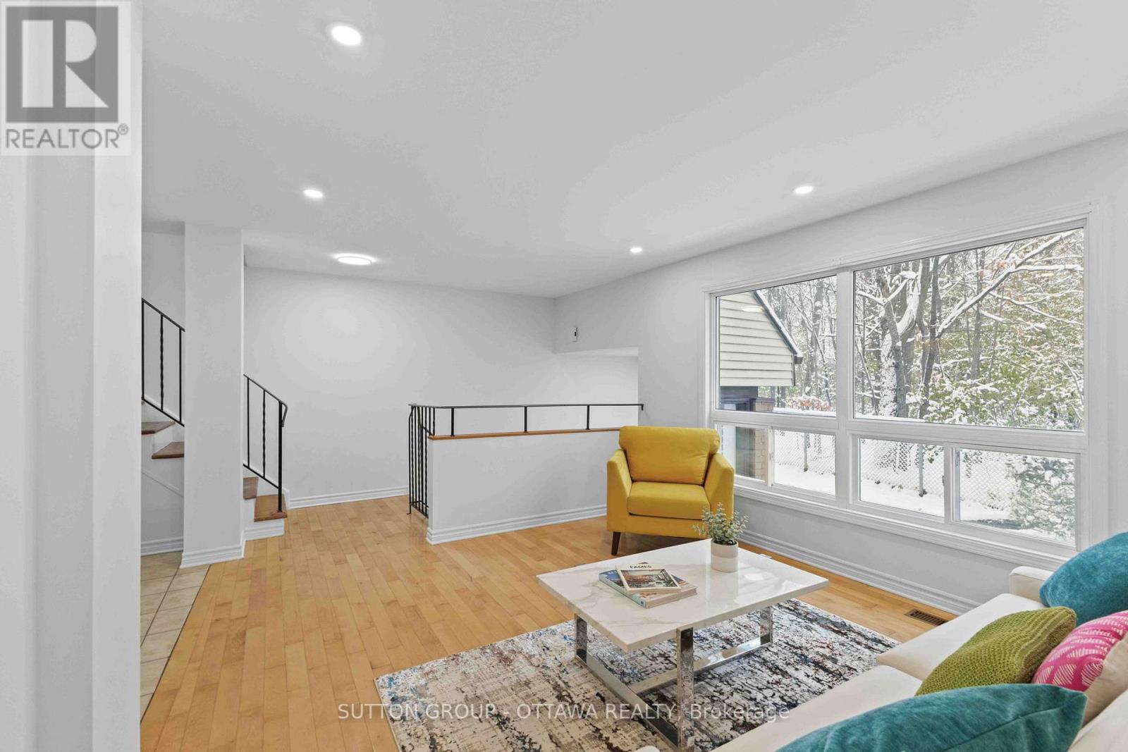 131 Renova Avenue, Ottawa, Ontario K1G 4C7 - Photo 5 - X12536568