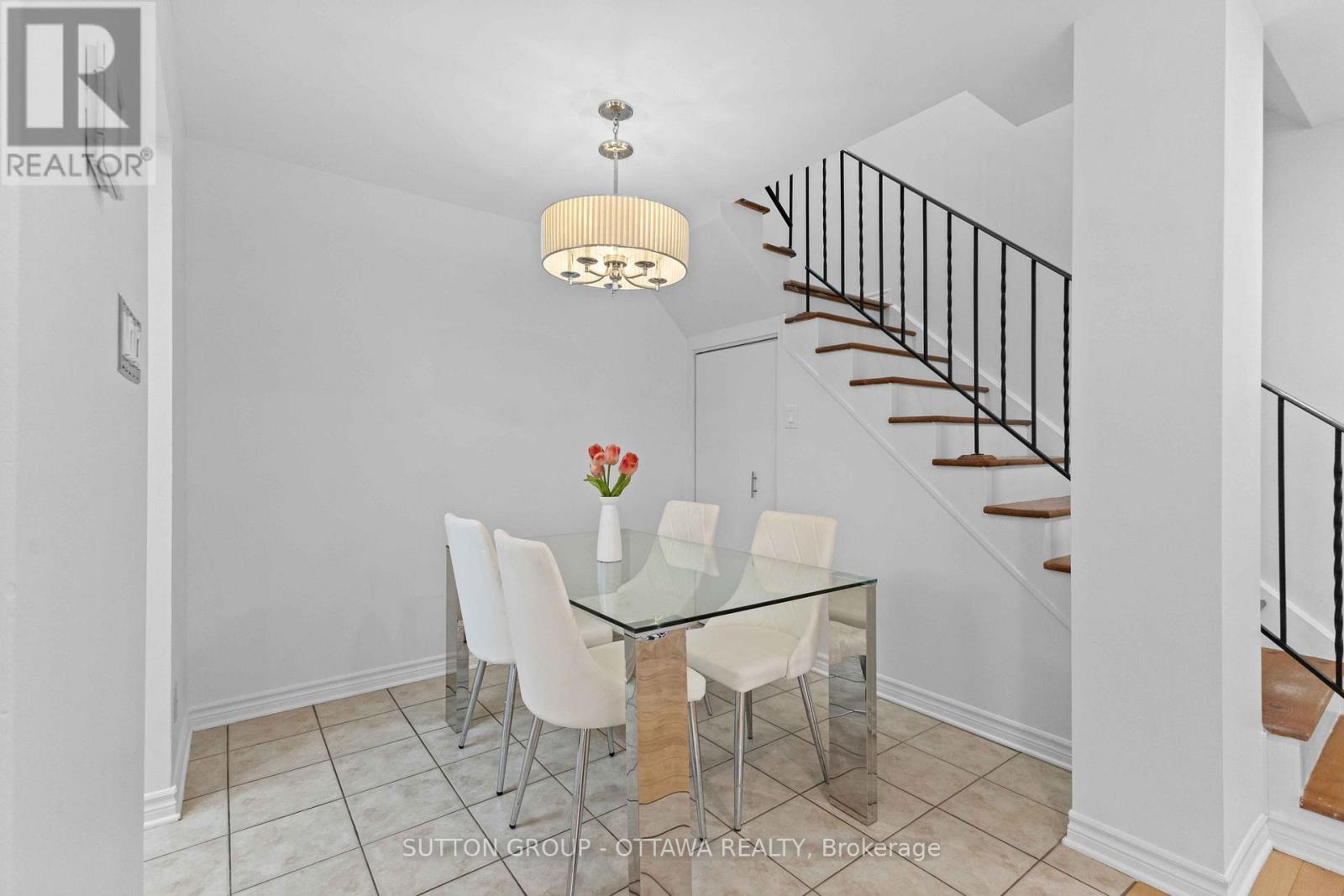 131 Renova Avenue, Ottawa, Ontario K1G 4C7 - Photo 7 - X12536568