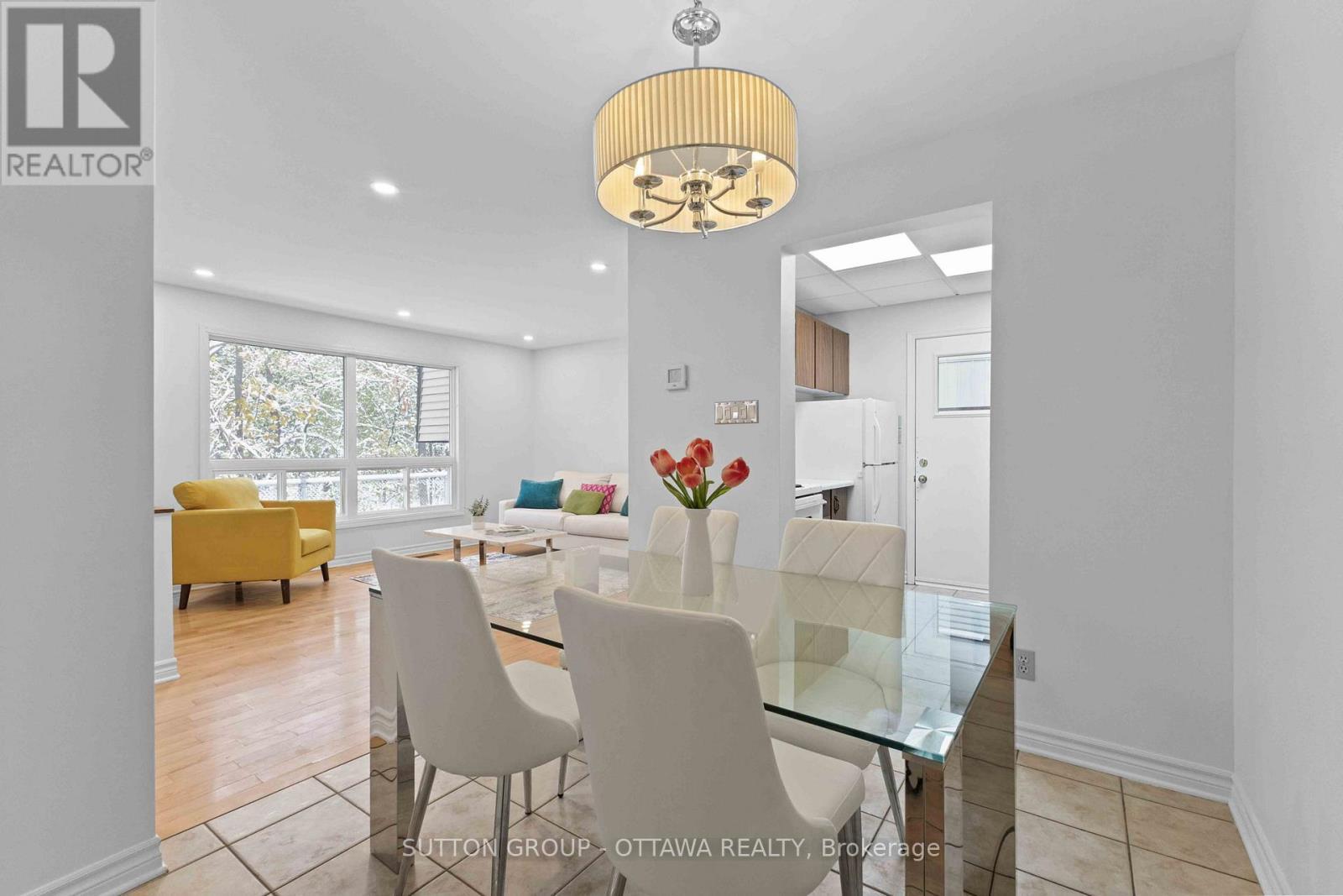 131 Renova Avenue, Ottawa, Ontario K1G 4C7 - Photo 8 - X12536568