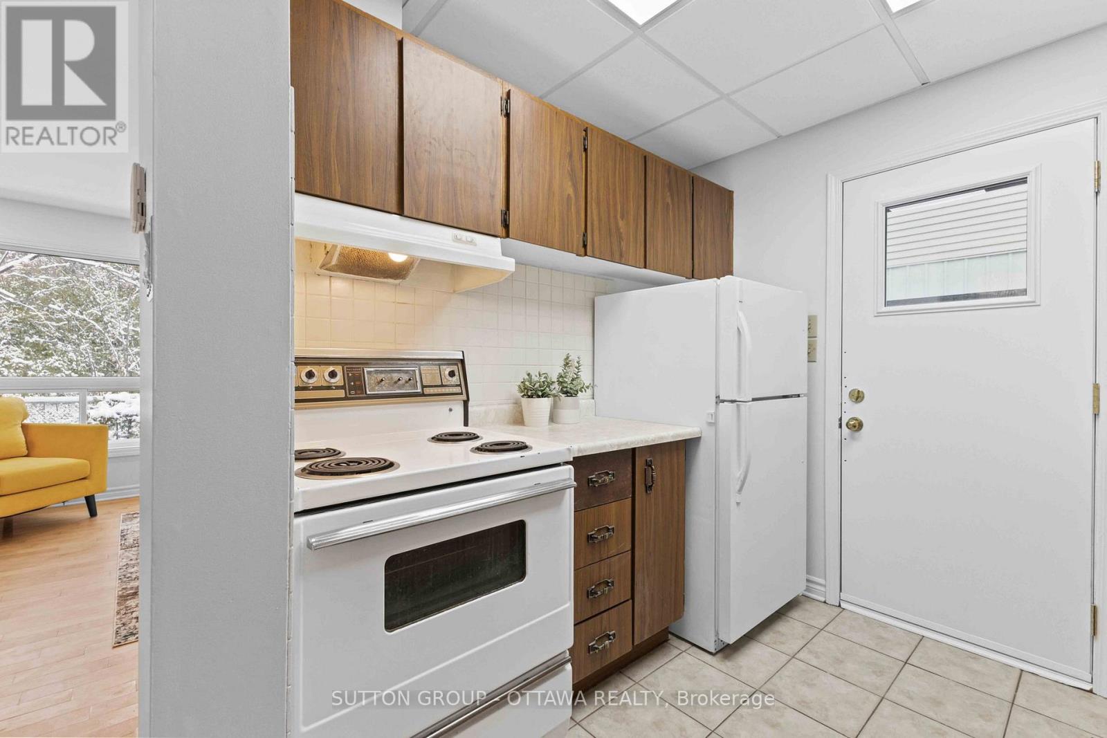 131 Renova Avenue, Ottawa, Ontario K1G 4C7 - Photo 9 - X12536568