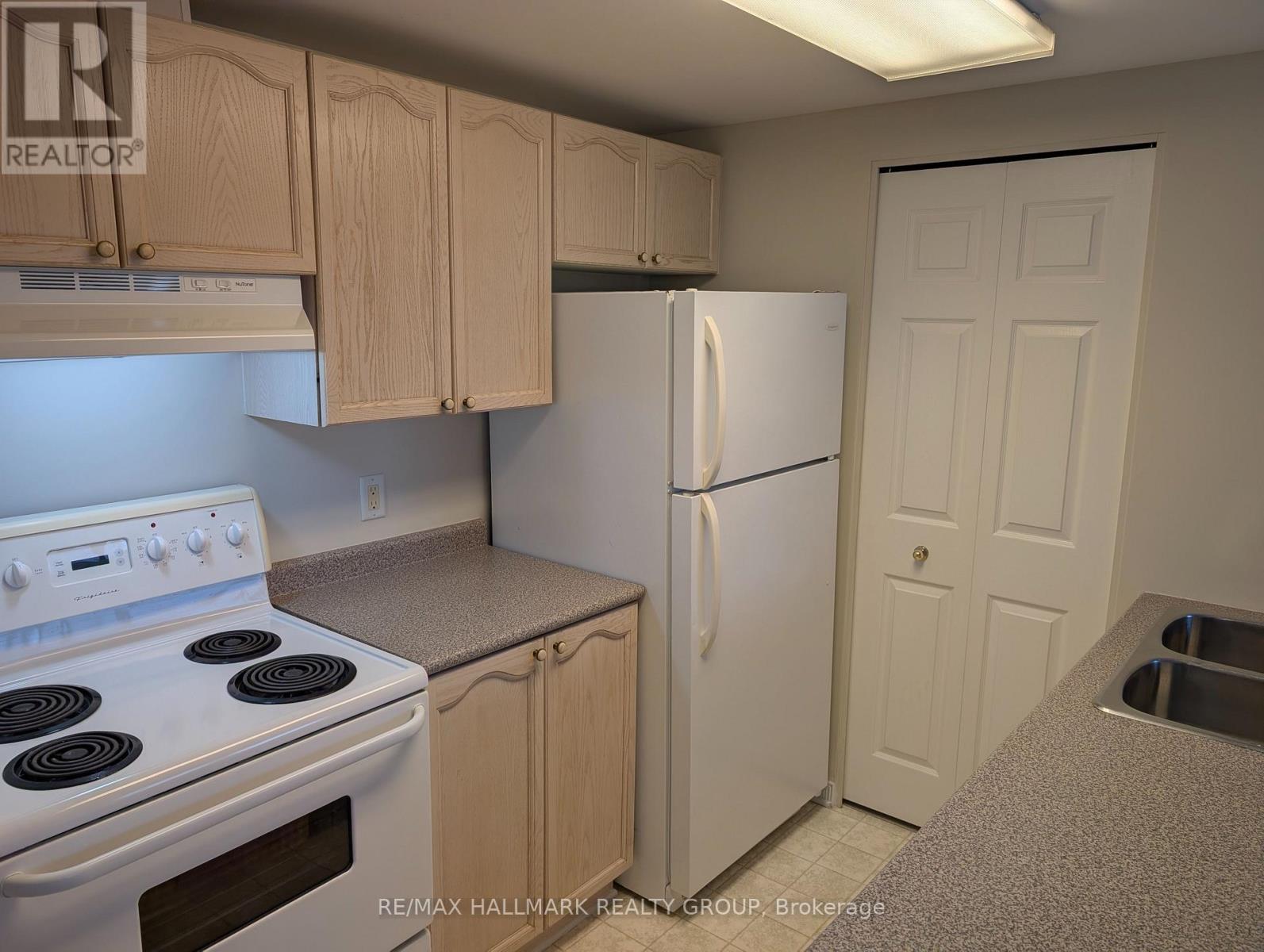 6f - 310 Central Park Drive, Ottawa, Ontario  K2C 4G4 - Photo 12 - X12536586