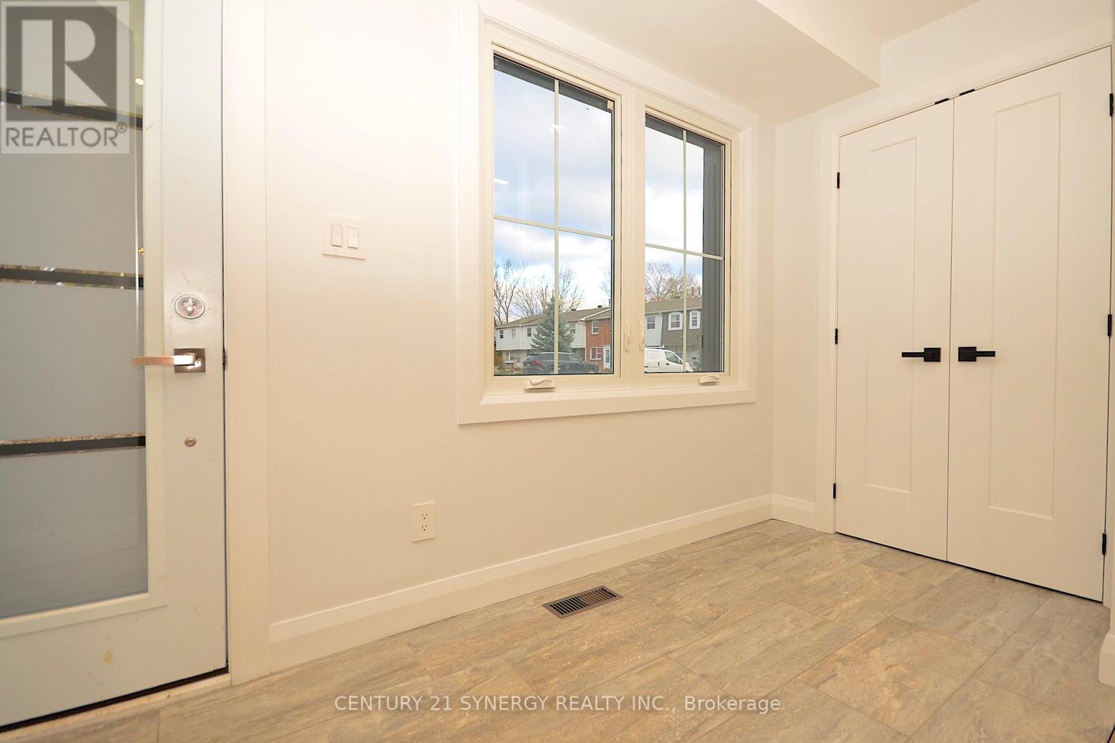 26 - 660 Hochelaga Street, Ottawa, Ontario  K1K 2E9 - Photo 3 - X12536650