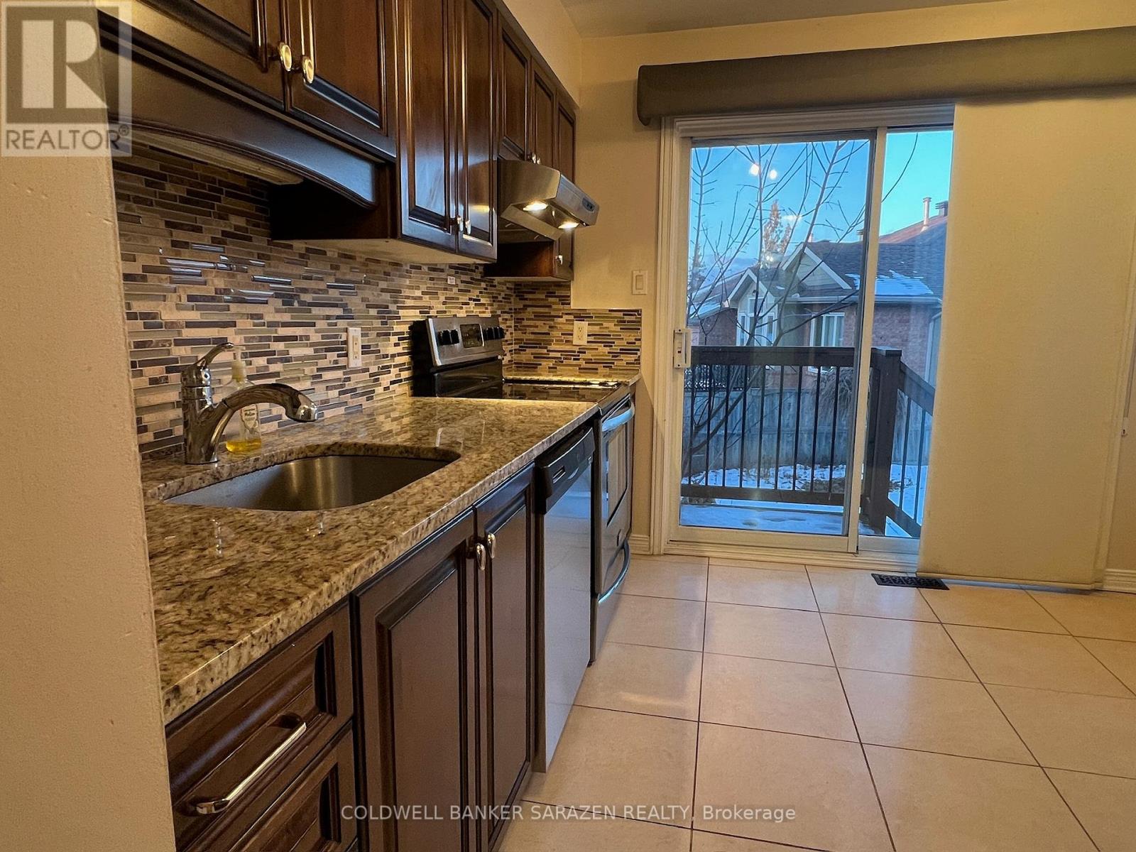 95 Kimberwick Crescent, Ottawa, Ontario  K1V 1K7 - Photo 7 - X12536662