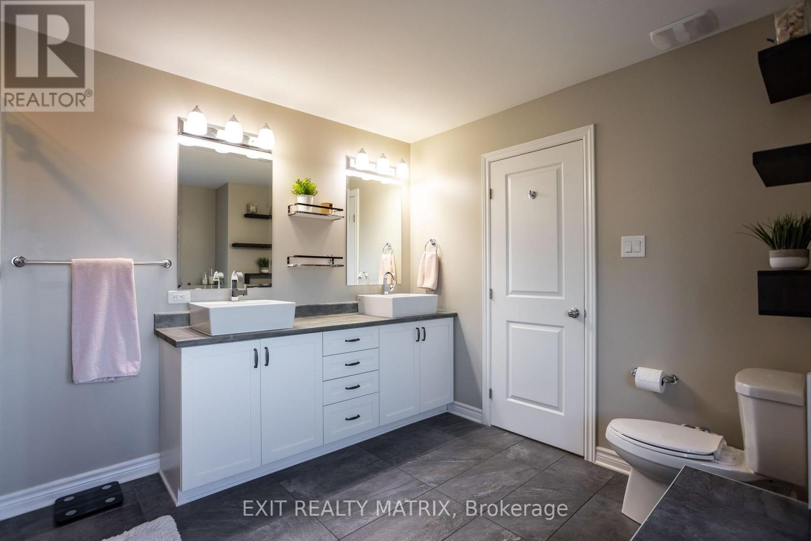 573 Strasbourg Street, Russell, Ontario K0A 1W0 - Photo 38 - X12536818