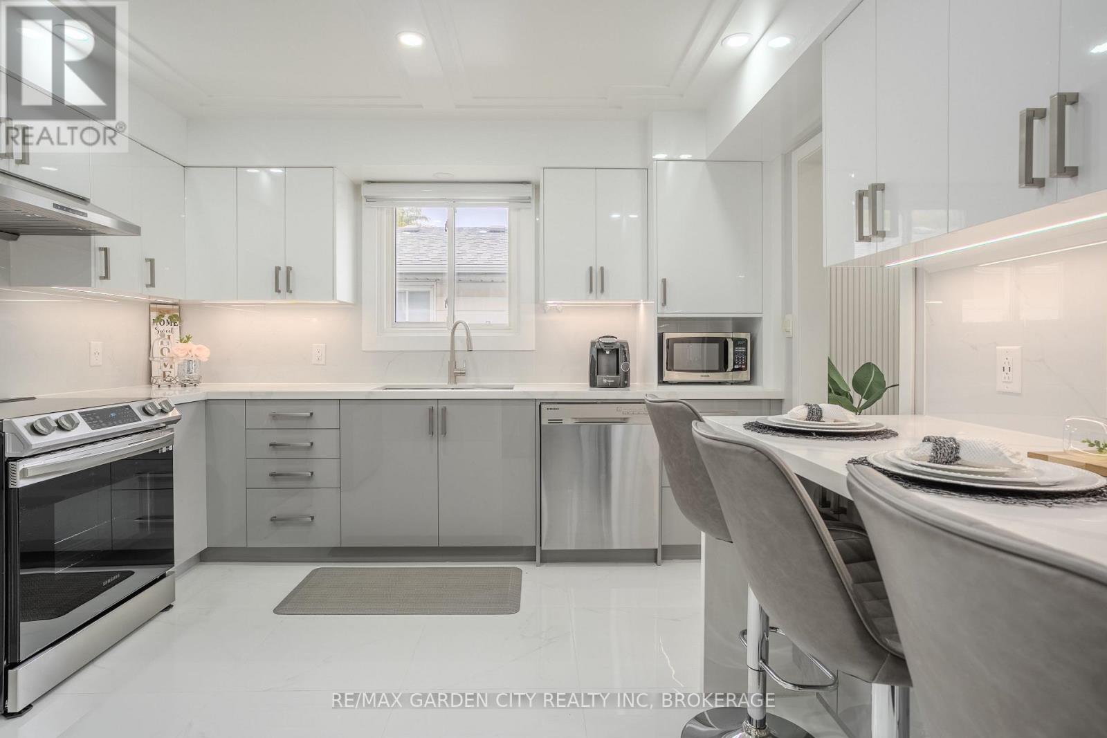 53 Brant Avenue, Welland, Ontario L3C 6C6 - Photo 10 - X12536870