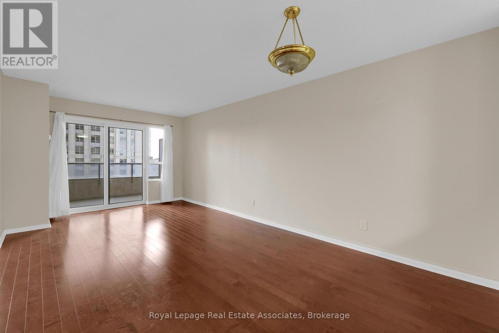 622 - 25 Kingsbridge Garden Circle, Mississauga, Ontario  L5R 4B1 - Photo 6 - W12536450