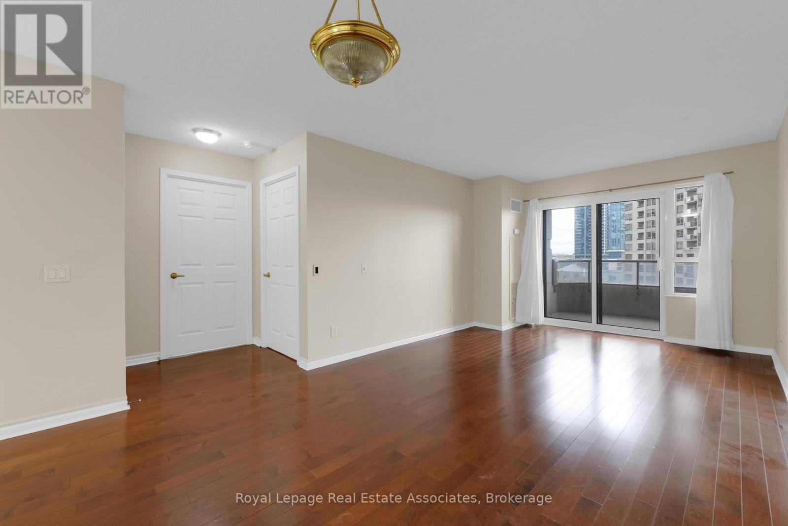 622 - 25 Kingsbridge Garden Circle, Mississauga, Ontario  L5R 4B1 - Photo 7 - W12536450