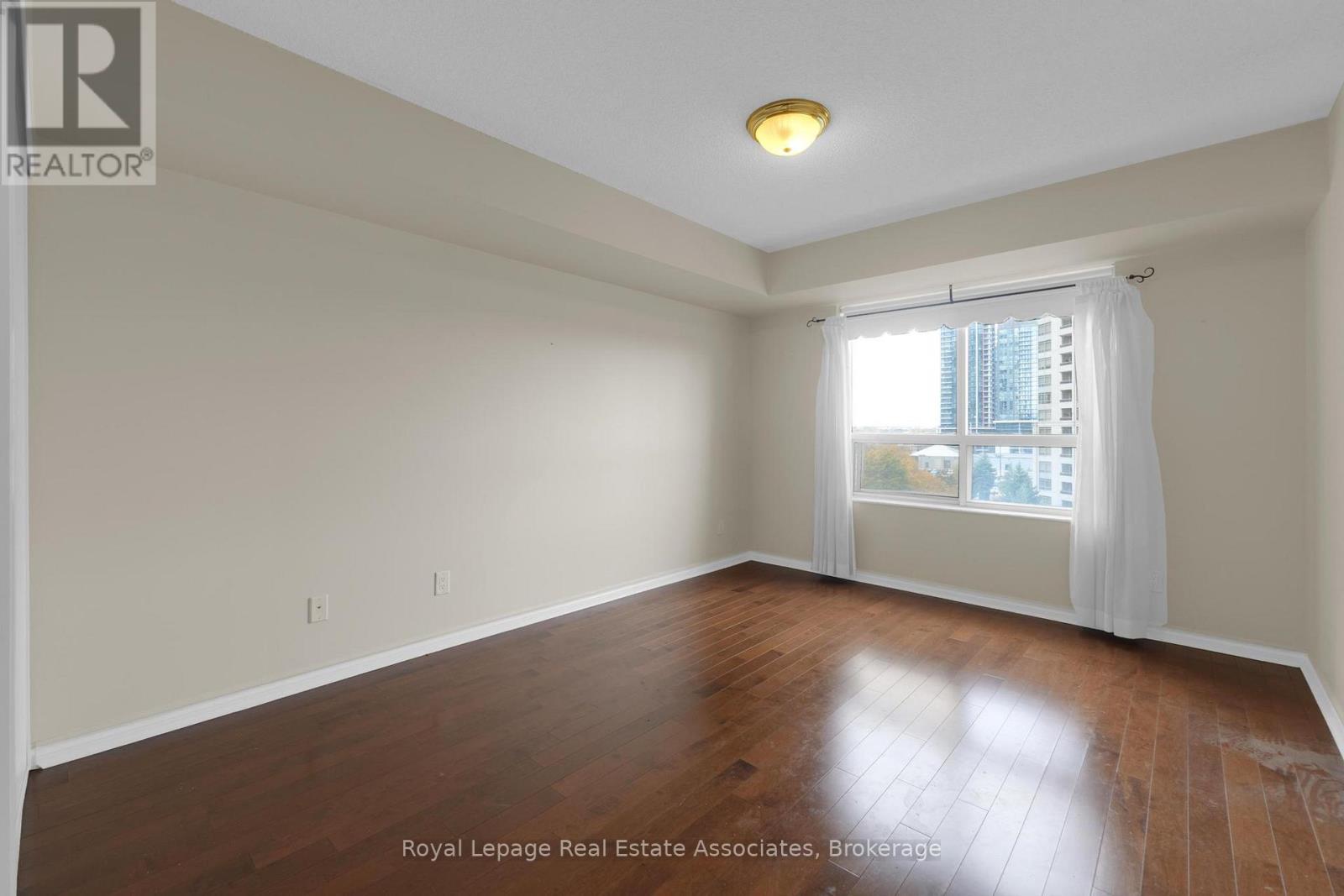 622 - 25 Kingsbridge Garden Circle, Mississauga, Ontario  L5R 4B1 - Photo 9 - W12536450