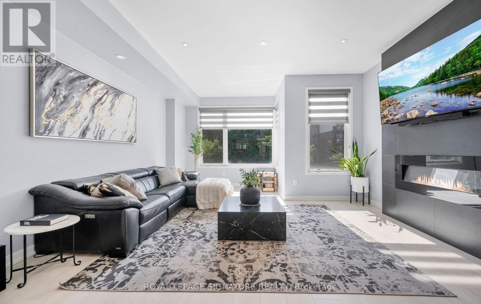 173 Sabina Drive, Oakville, Ontario  L6H 0L4 - Photo 10 - W12536484