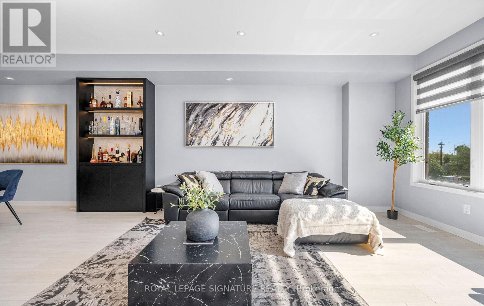 173 Sabina Drive, Oakville, Ontario  L6H 0L4 - Photo 11 - W12536484