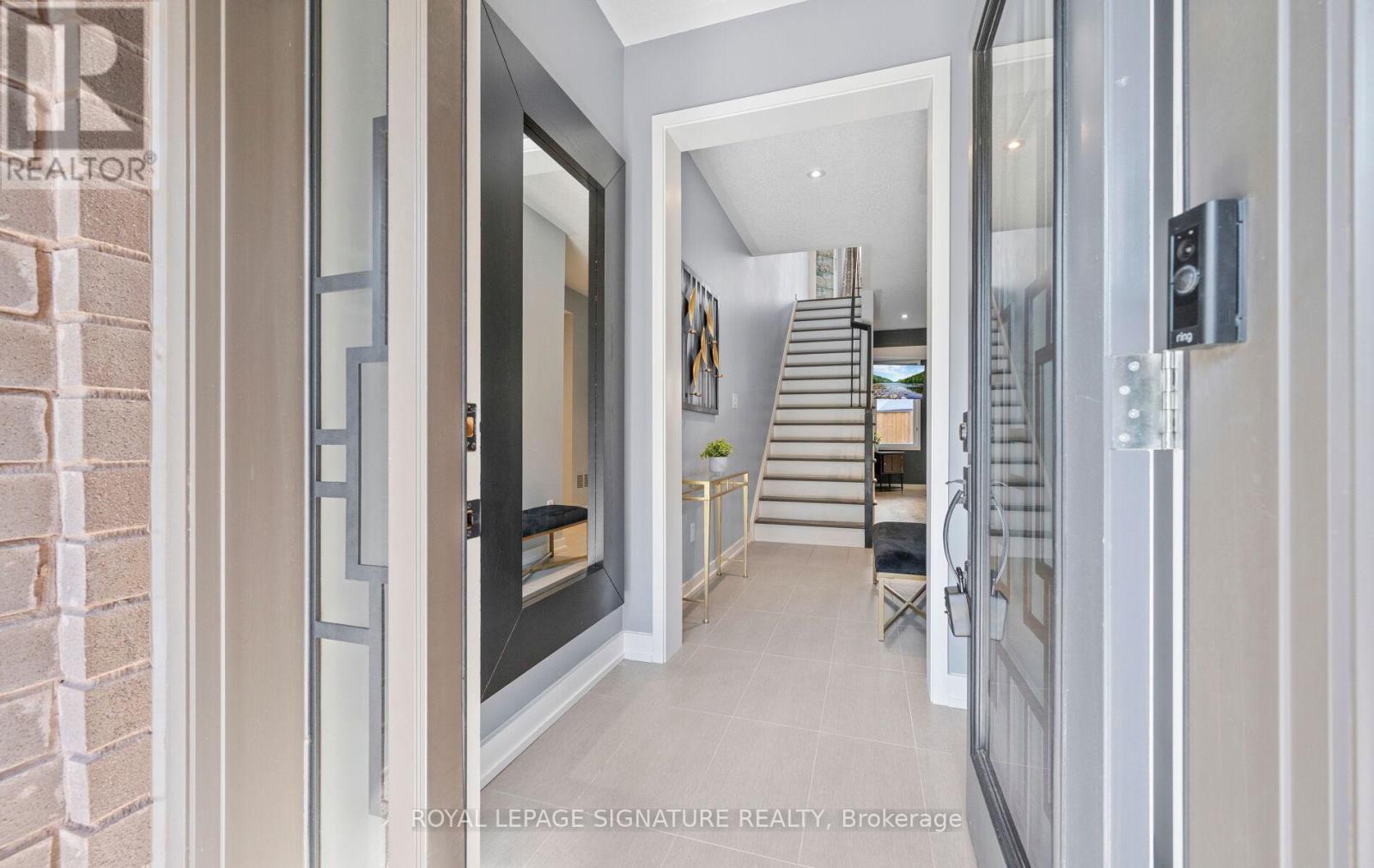 173 Sabina Drive, Oakville, Ontario  L6H 0L4 - Photo 5 - W12536484