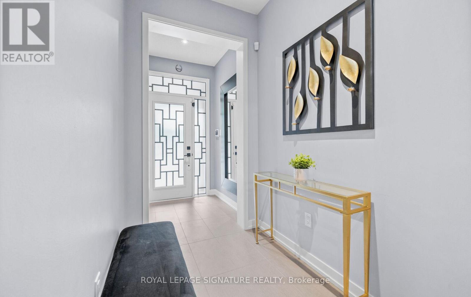 173 Sabina Drive, Oakville, Ontario  L6H 0L4 - Photo 6 - W12536484