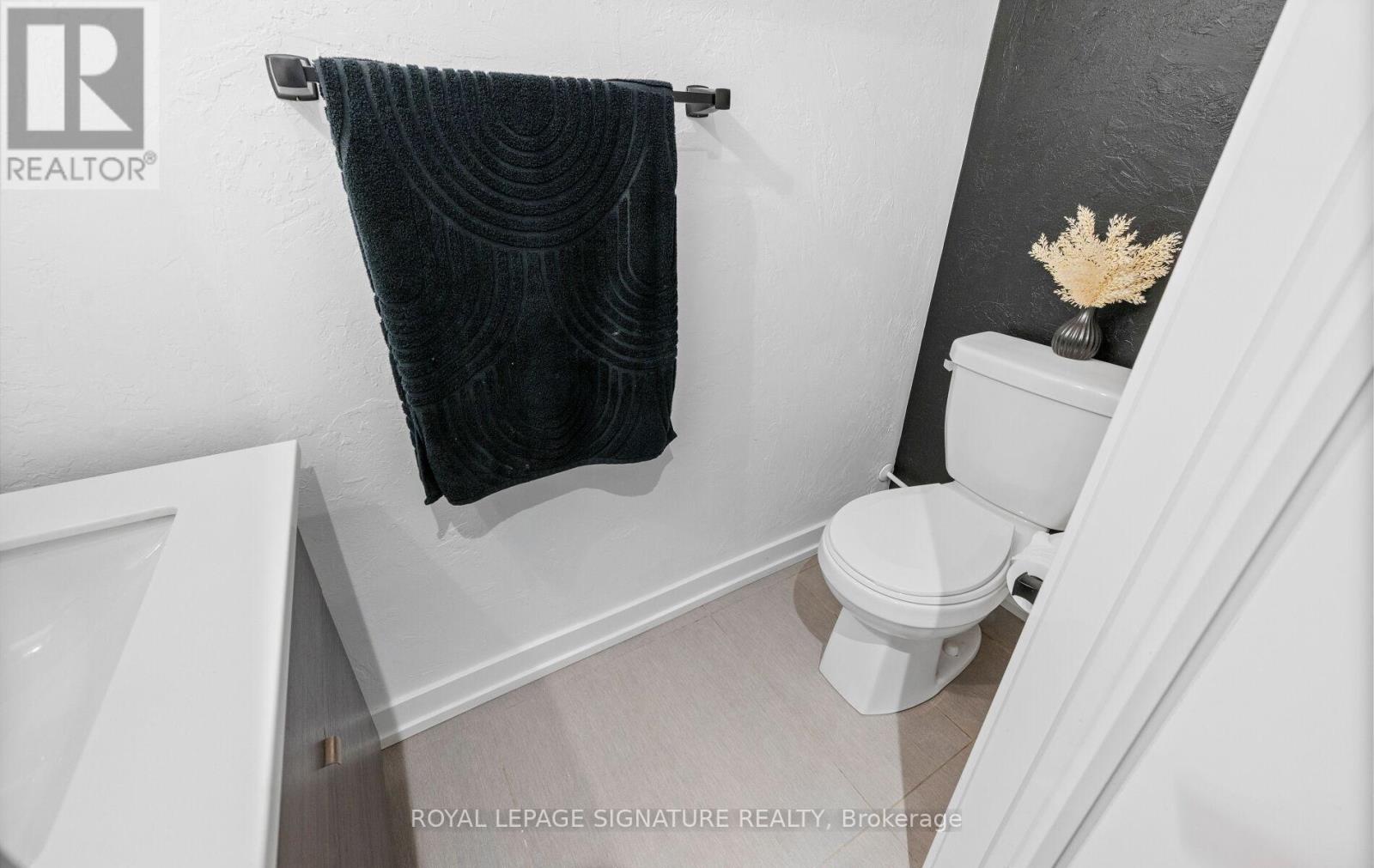 173 Sabina Drive, Oakville, Ontario  L6H 0L4 - Photo 9 - W12536484