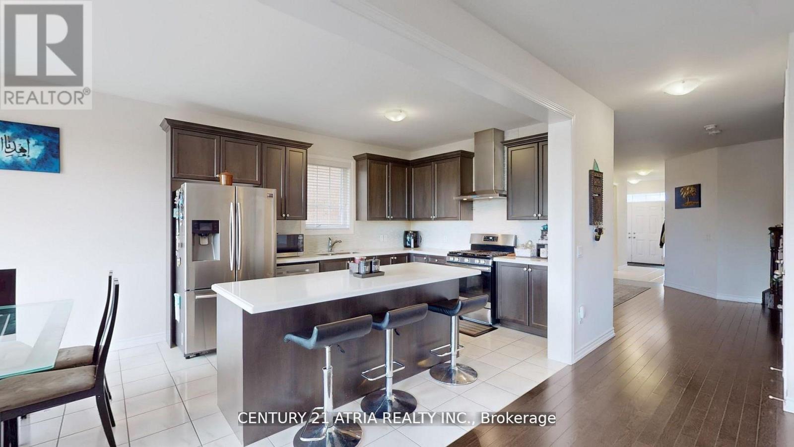 101 Bonnieglen Farm Boulevard, Caledon, Ontario L7C 4B7 - Photo 11 - W12536496