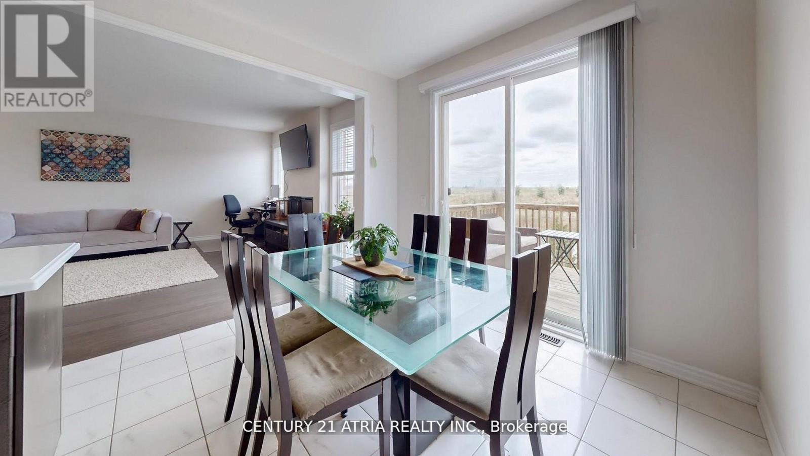 101 Bonnieglen Farm Boulevard, Caledon, Ontario L7C 4B7 - Photo 14 - W12536496