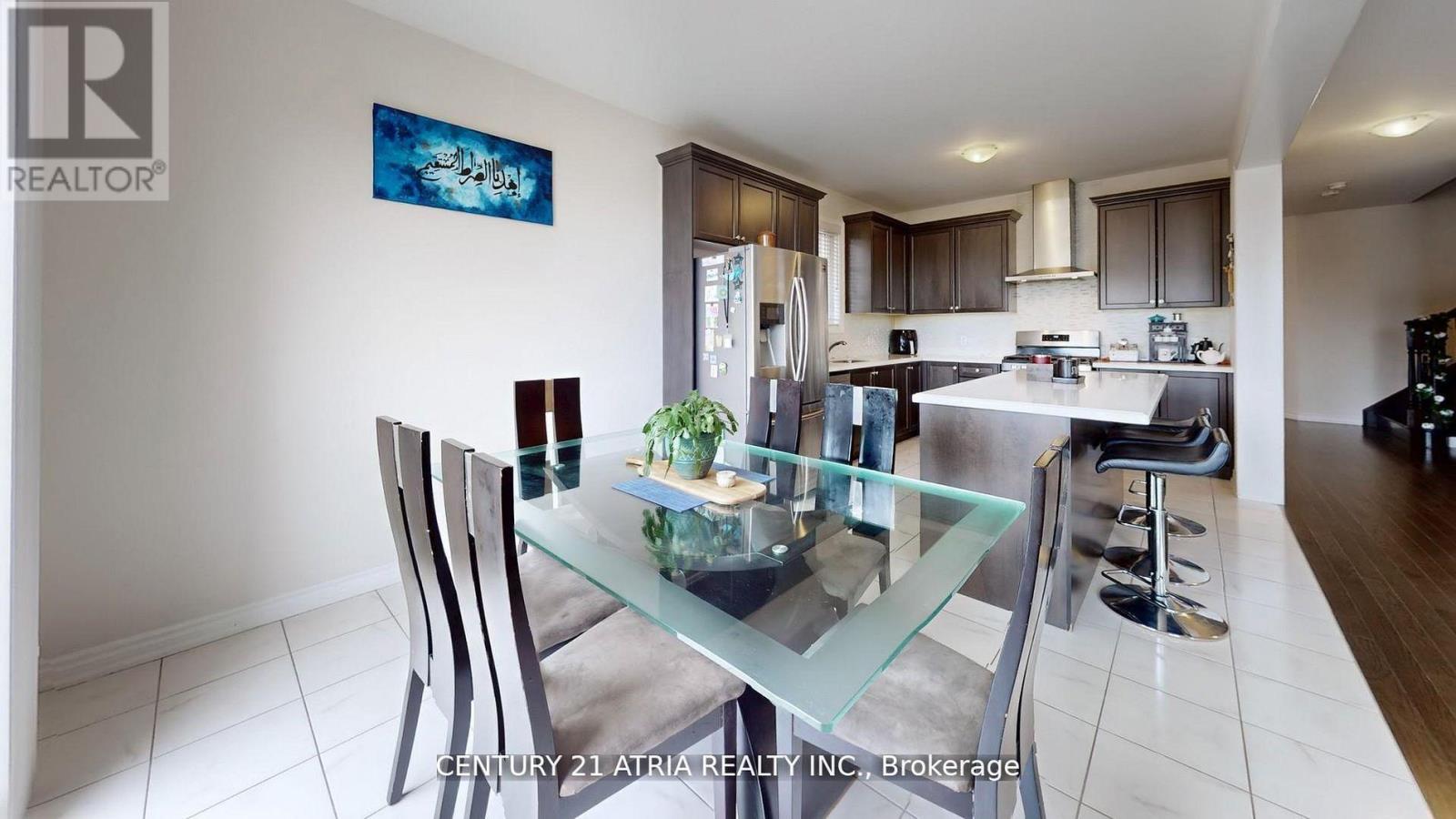 101 Bonnieglen Farm Boulevard, Caledon, Ontario L7C 4B7 - Photo 15 - W12536496