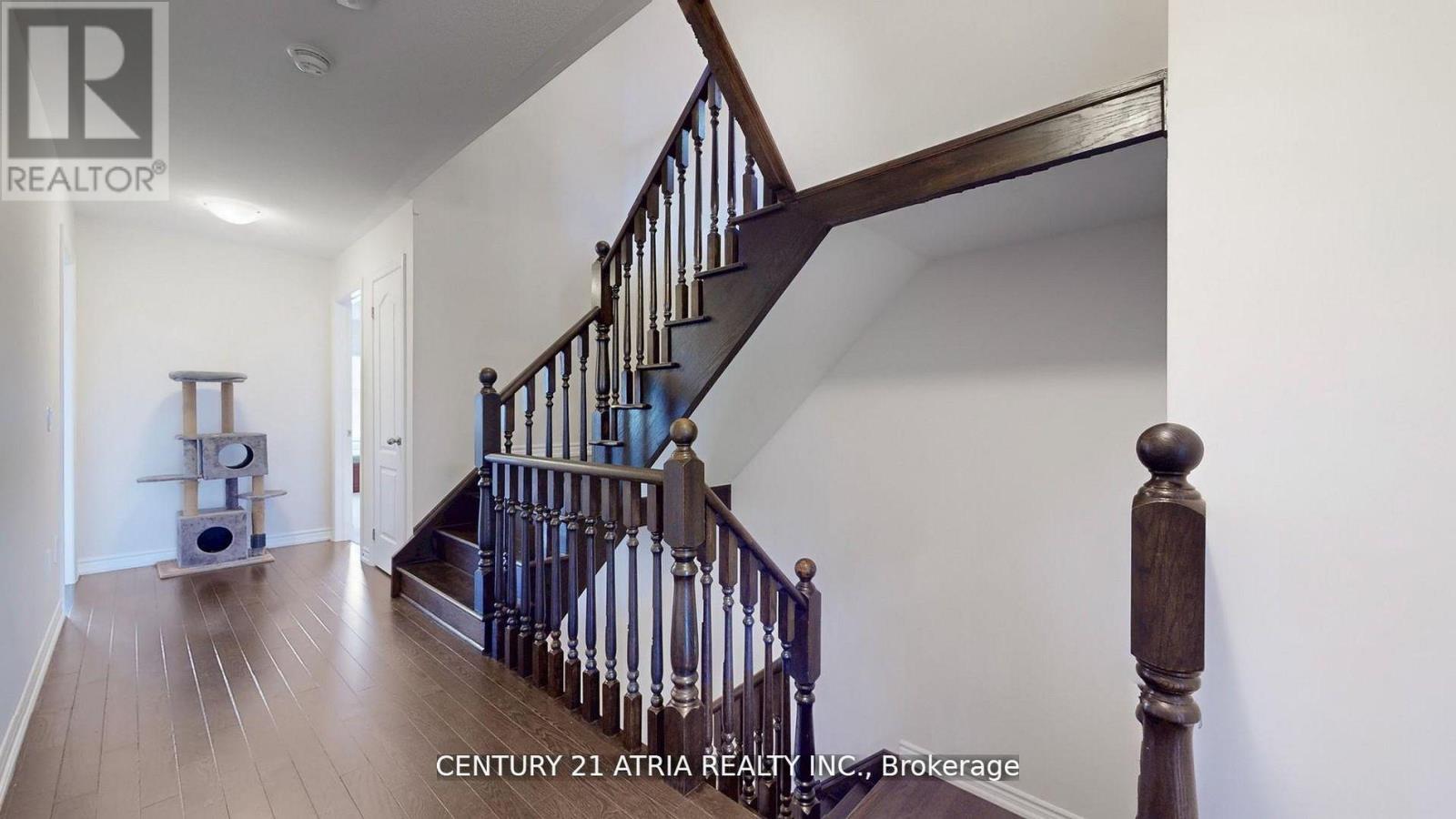 101 Bonnieglen Farm Boulevard, Caledon, Ontario L7C 4B7 - Photo 16 - W12536496