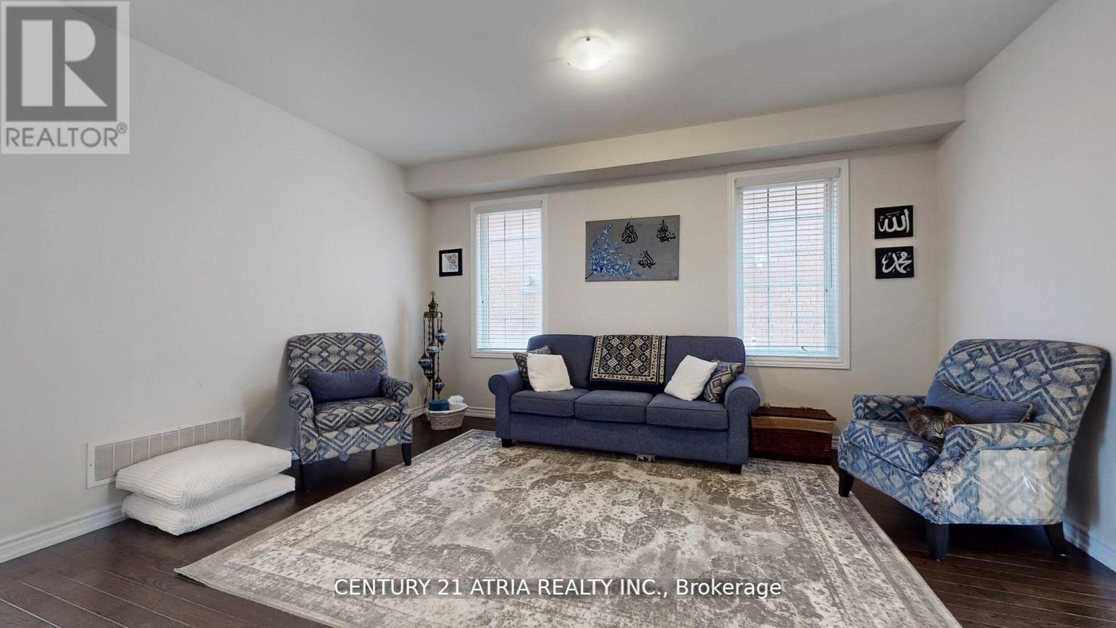 101 Bonnieglen Farm Boulevard, Caledon, Ontario L7C 4B7 - Photo 2 - W12536496