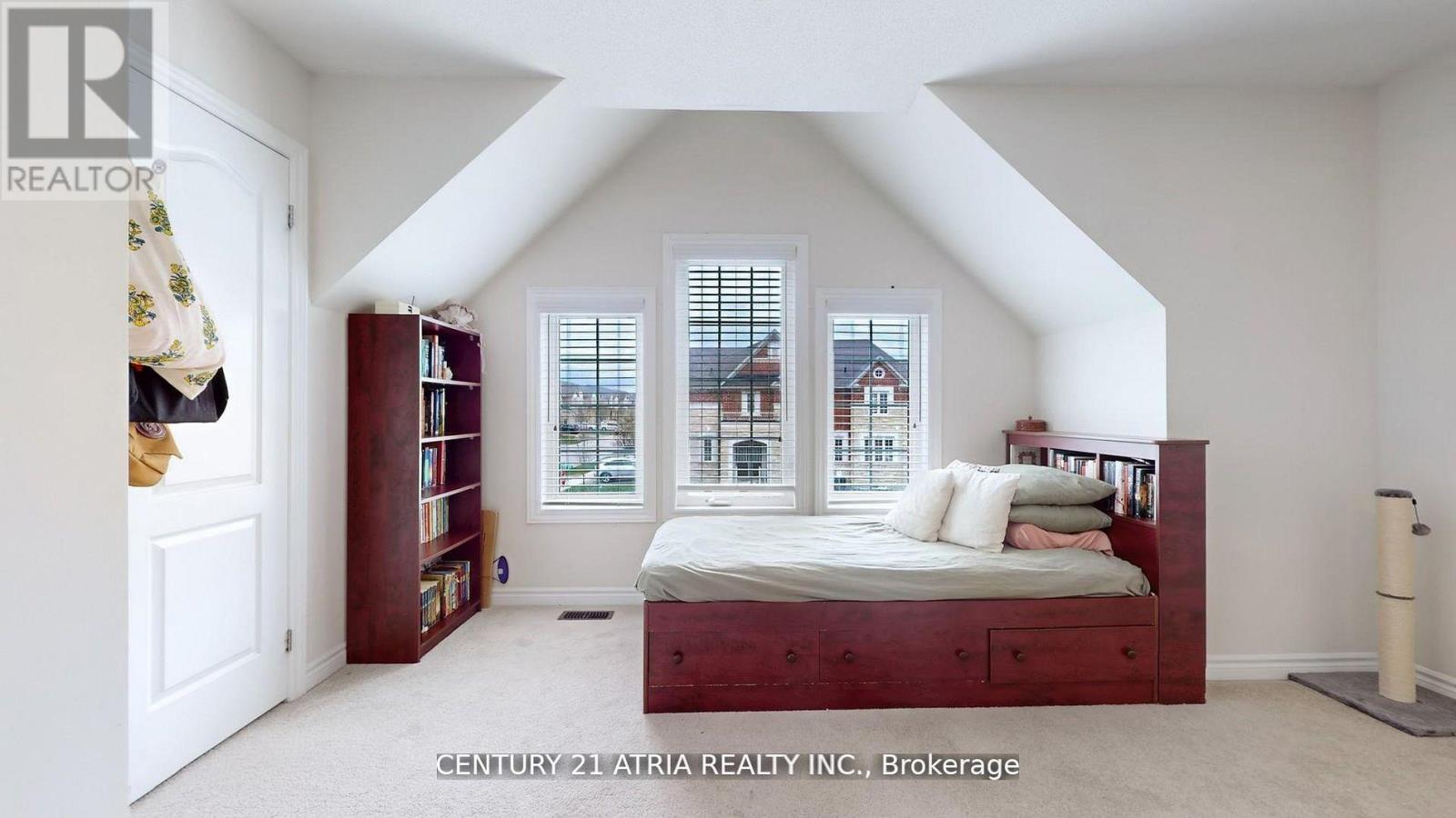 101 Bonnieglen Farm Boulevard, Caledon, Ontario L7C 4B7 - Photo 21 - W12536496