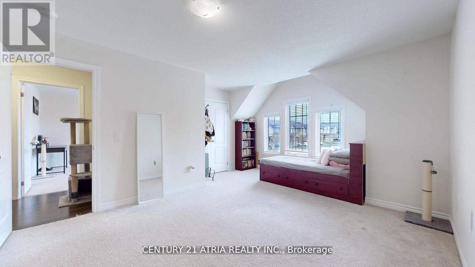 101 Bonnieglen Farm Boulevard, Caledon, Ontario L7C 4B7 - Photo 22 - W12536496