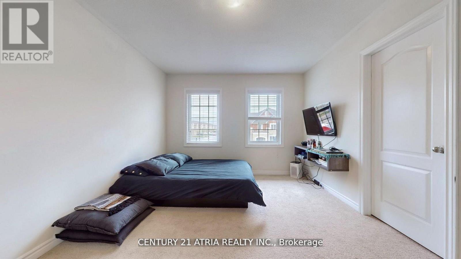 101 Bonnieglen Farm Boulevard, Caledon, Ontario L7C 4B7 - Photo 24 - W12536496