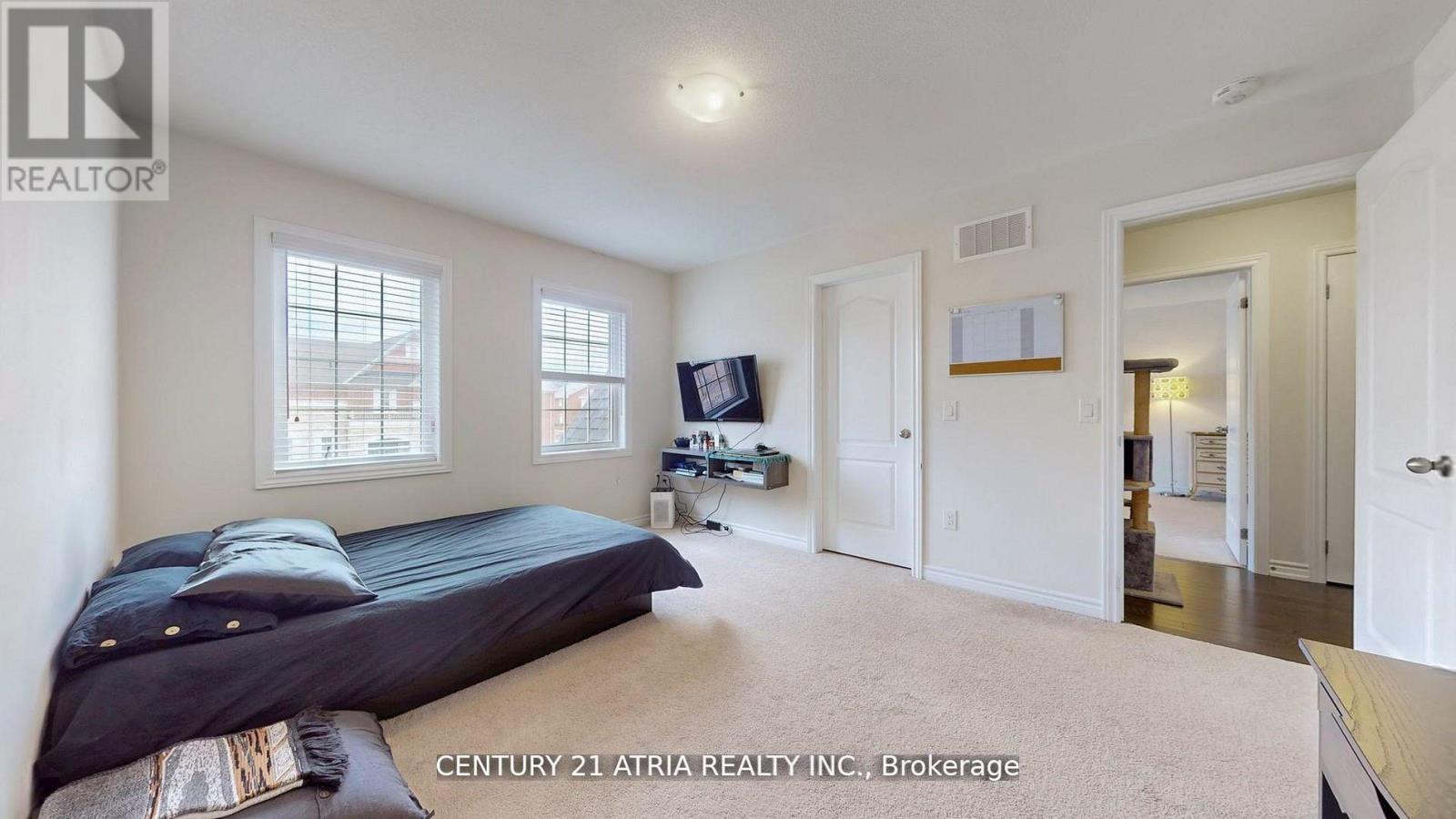 101 Bonnieglen Farm Boulevard, Caledon, Ontario L7C 4B7 - Photo 25 - W12536496