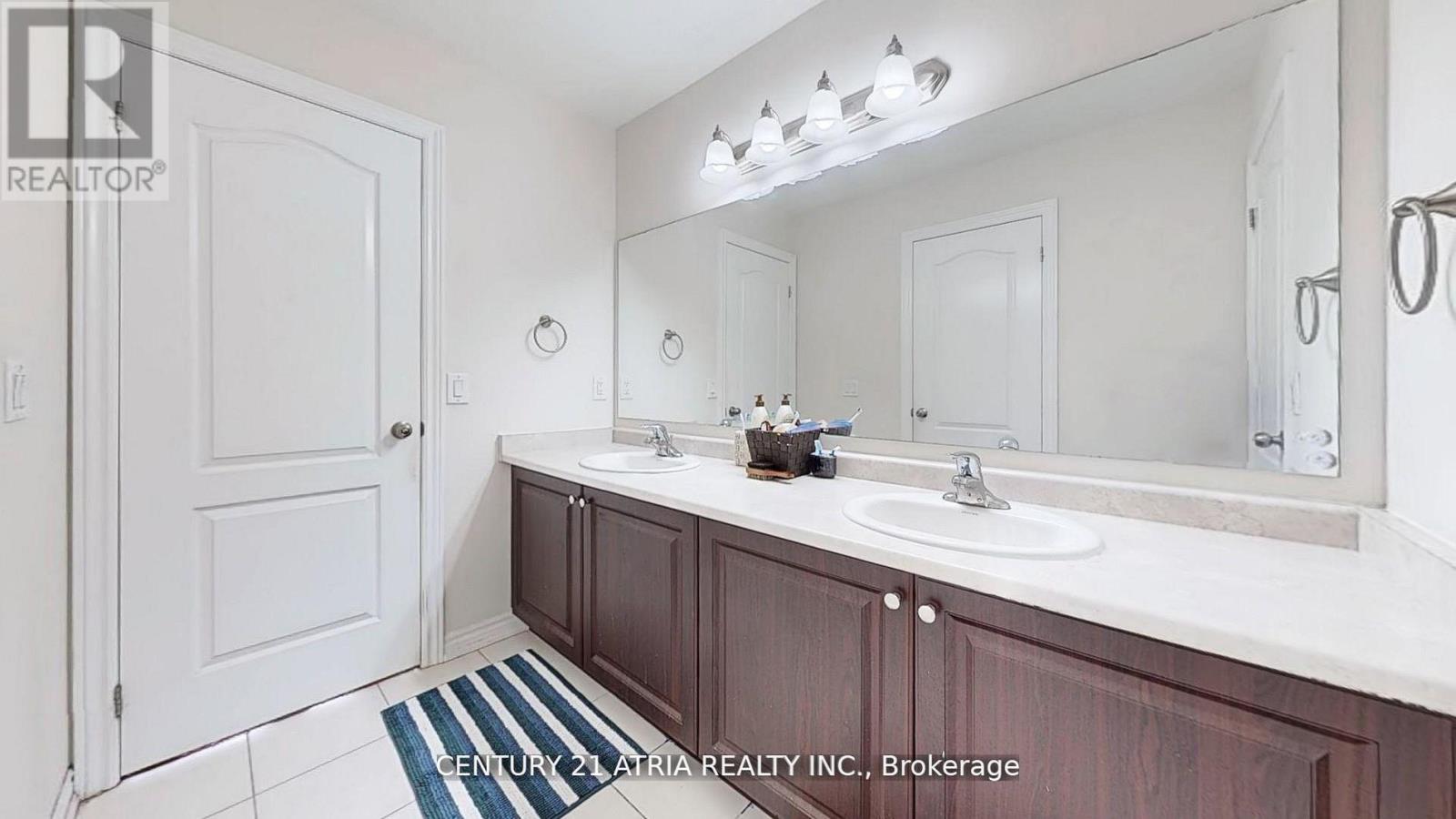 101 Bonnieglen Farm Boulevard, Caledon, Ontario L7C 4B7 - Photo 26 - W12536496