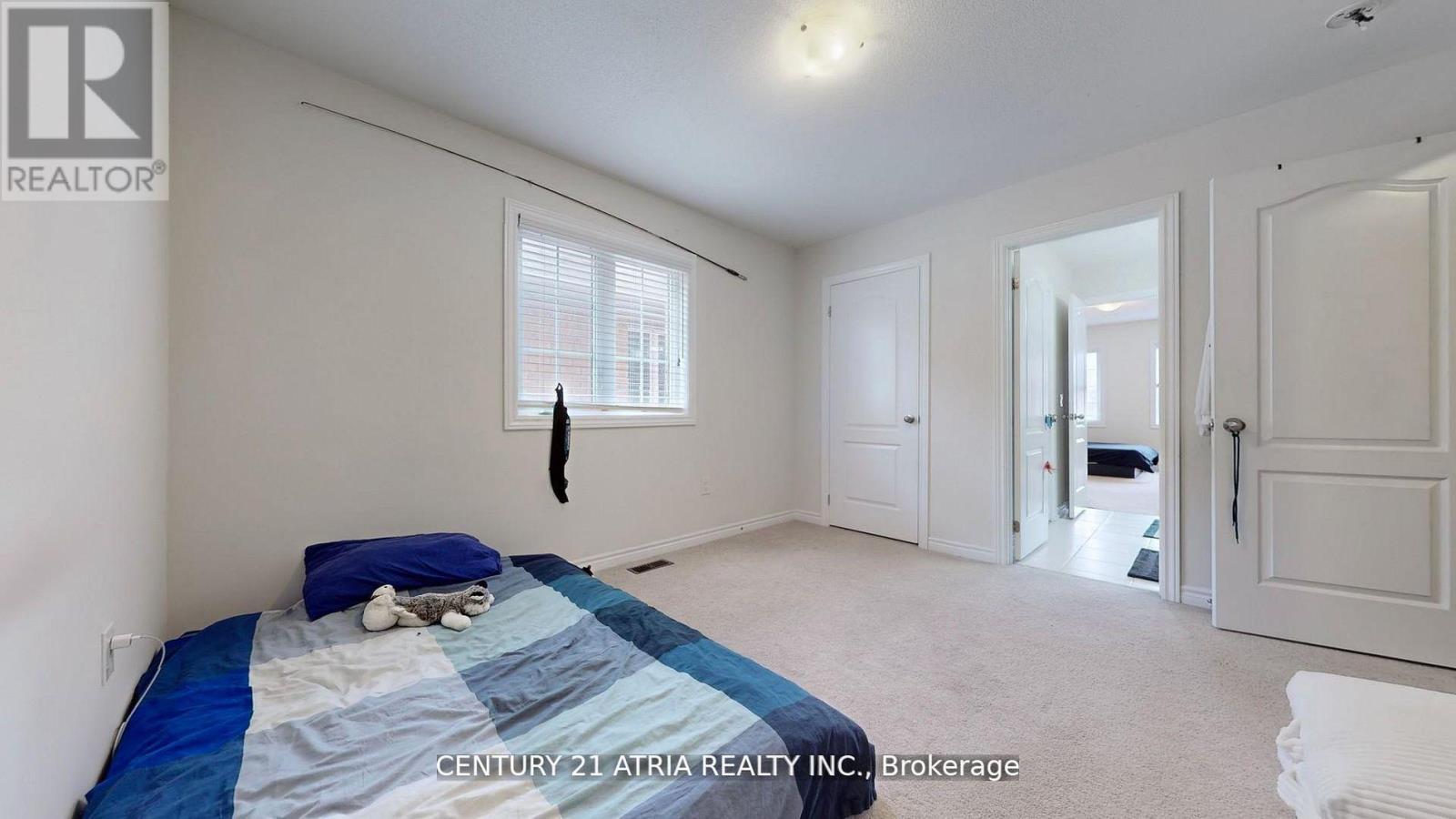 101 Bonnieglen Farm Boulevard, Caledon, Ontario L7C 4B7 - Photo 27 - W12536496