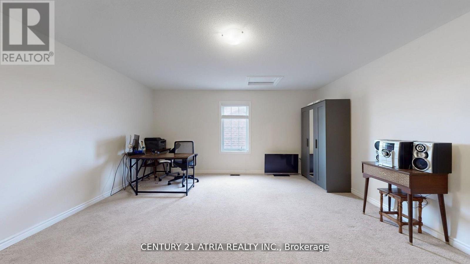 101 Bonnieglen Farm Boulevard, Caledon, Ontario L7C 4B7 - Photo 29 - W12536496