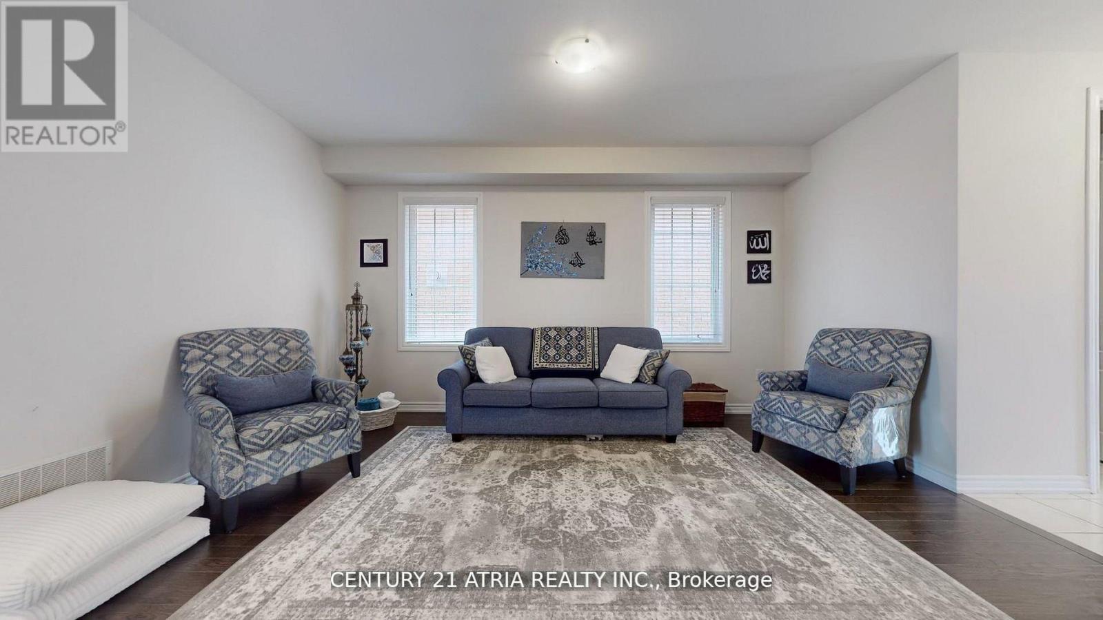 101 Bonnieglen Farm Boulevard, Caledon, Ontario L7C 4B7 - Photo 3 - W12536496