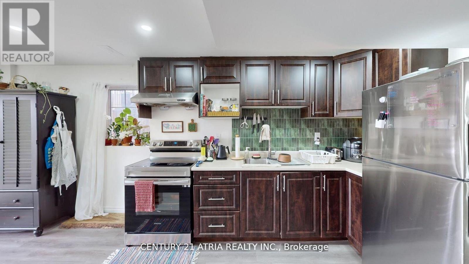 101 Bonnieglen Farm Boulevard, Caledon, Ontario L7C 4B7 - Photo 33 - W12536496