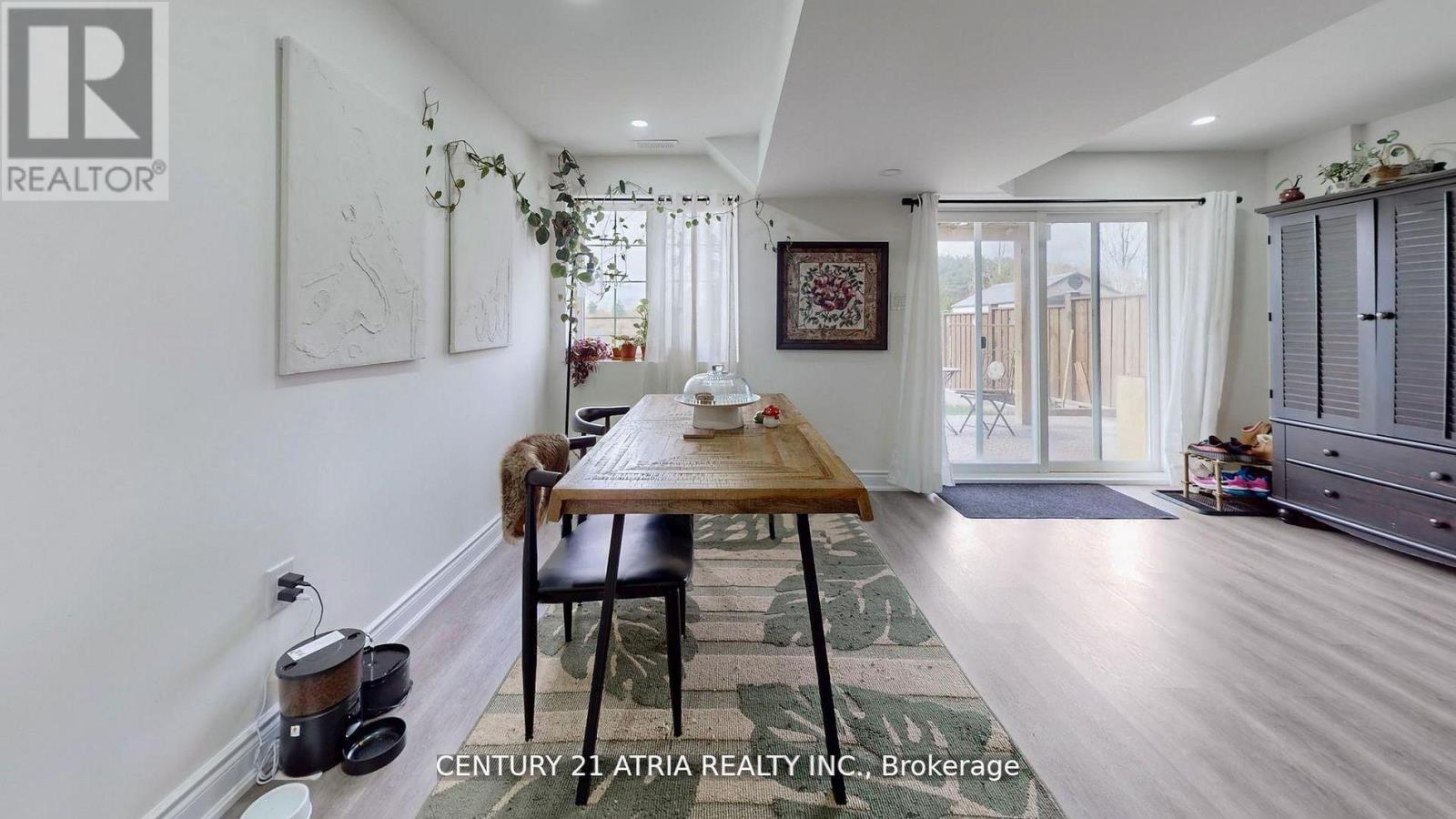 101 Bonnieglen Farm Boulevard, Caledon, Ontario L7C 4B7 - Photo 34 - W12536496