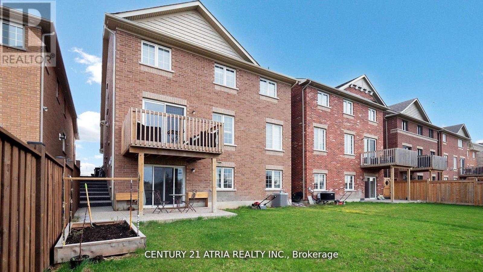 101 Bonnieglen Farm Boulevard, Caledon, Ontario L7C 4B7 - Photo 44 - W12536496