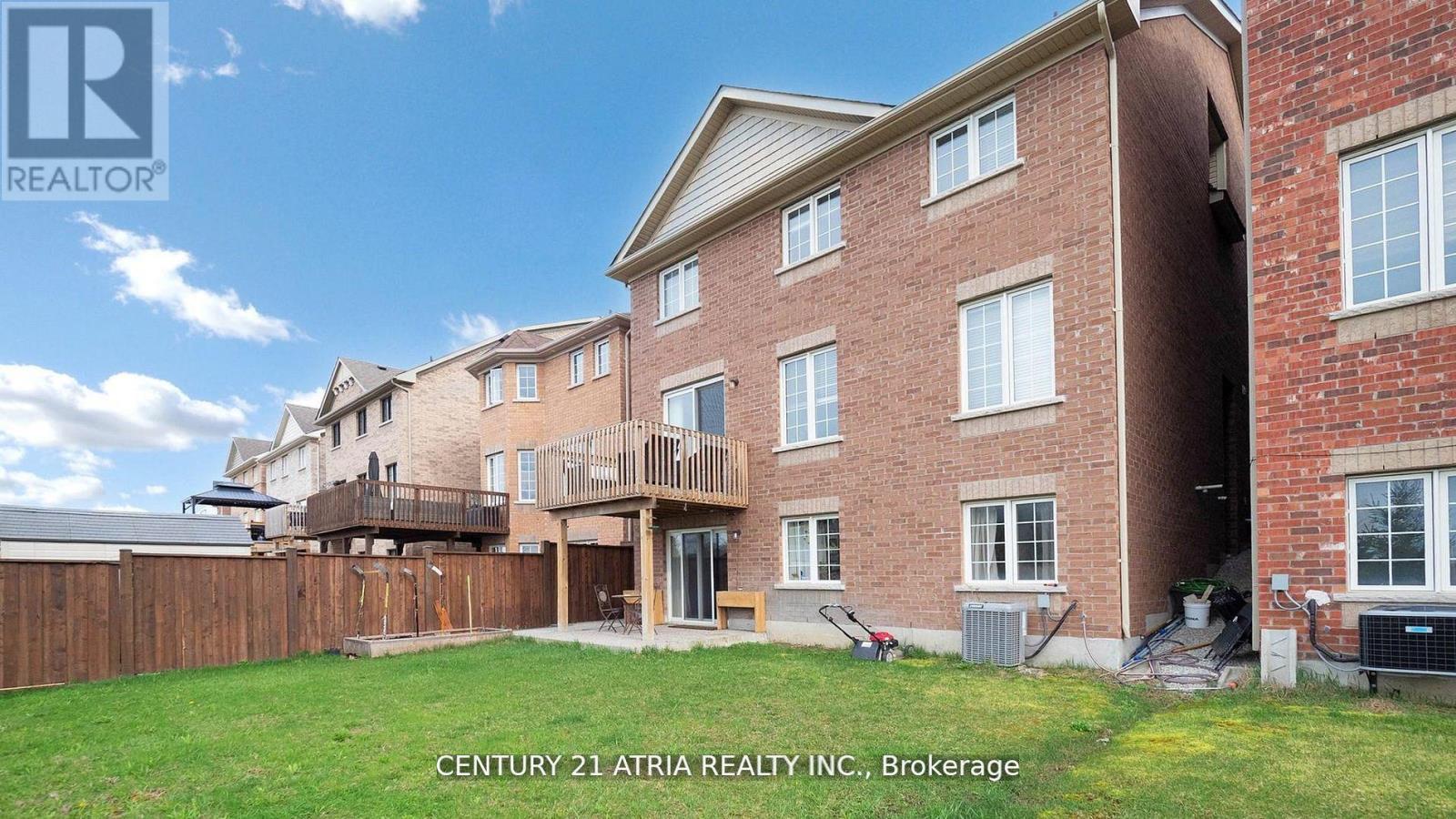 101 Bonnieglen Farm Boulevard, Caledon, Ontario L7C 4B7 - Photo 45 - W12536496