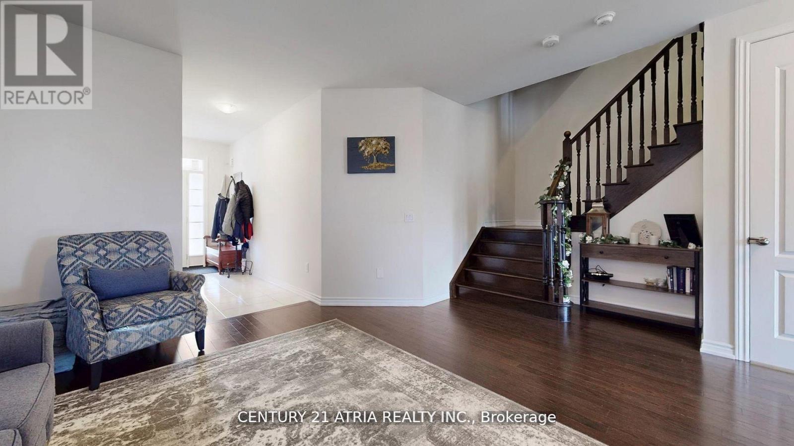 101 Bonnieglen Farm Boulevard, Caledon, Ontario L7C 4B7 - Photo 6 - W12536496