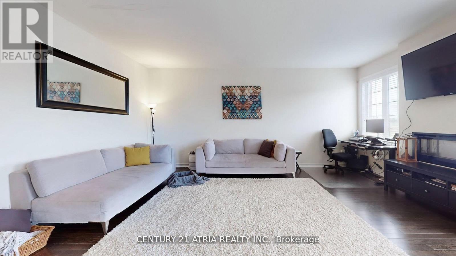 101 Bonnieglen Farm Boulevard, Caledon, Ontario L7C 4B7 - Photo 7 - W12536496