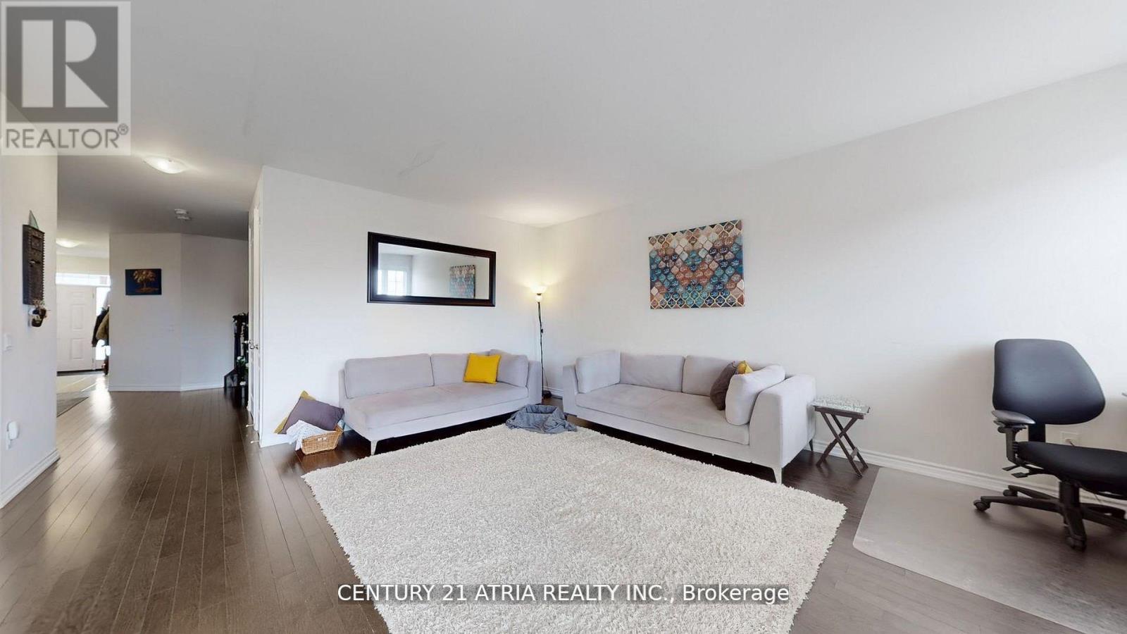 101 Bonnieglen Farm Boulevard, Caledon, Ontario L7C 4B7 - Photo 8 - W12536496