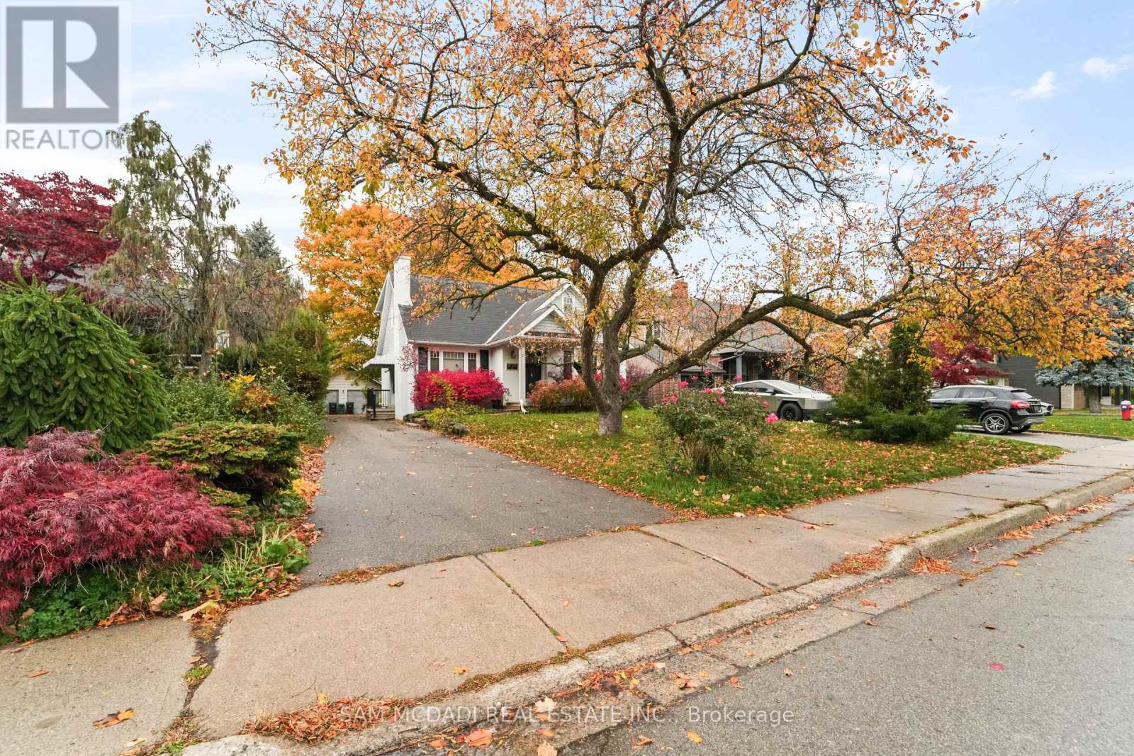 64 Wanita Road, Mississauga, Ontario  L5G 1B6 - Photo 2 - W12536524