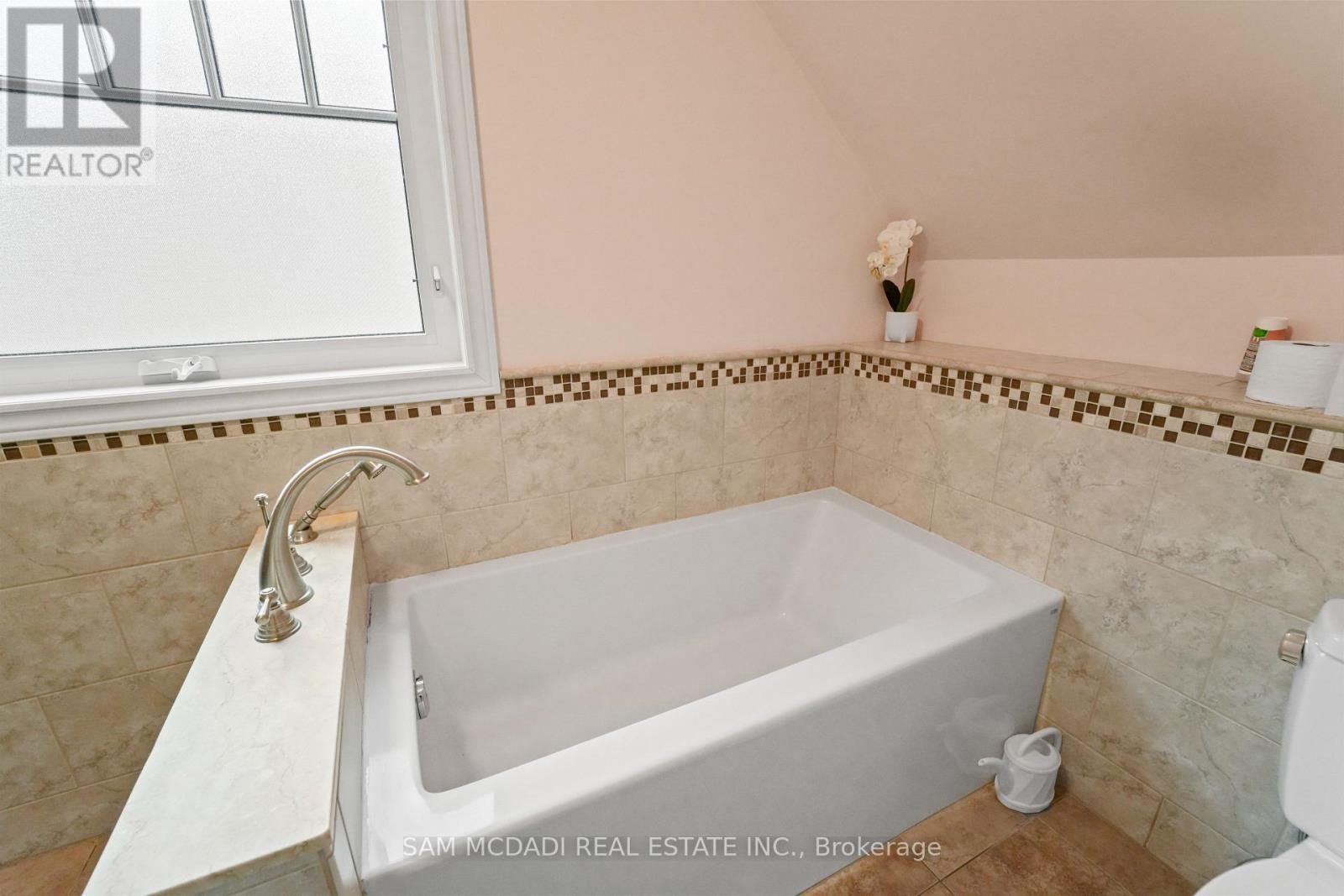 64 Wanita Road, Mississauga, Ontario  L5G 1B6 - Photo 27 - W12536524