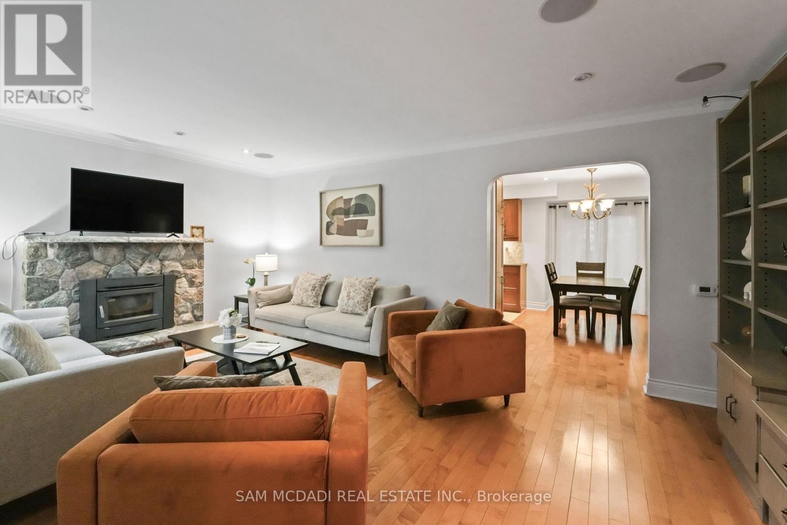 64 Wanita Road, Mississauga, Ontario  L5G 1B6 - Photo 4 - W12536524