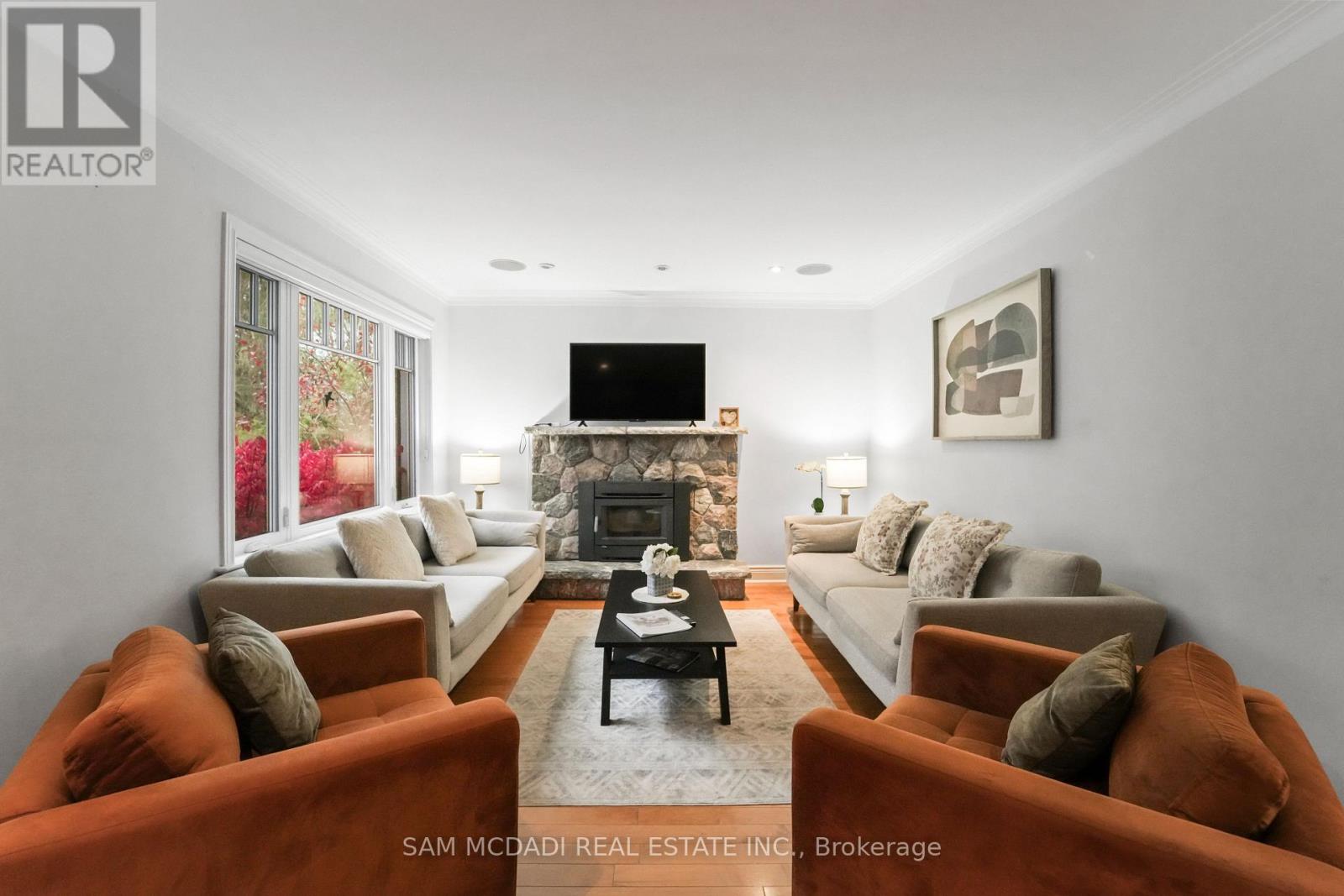 64 Wanita Road, Mississauga, Ontario  L5G 1B6 - Photo 5 - W12536524