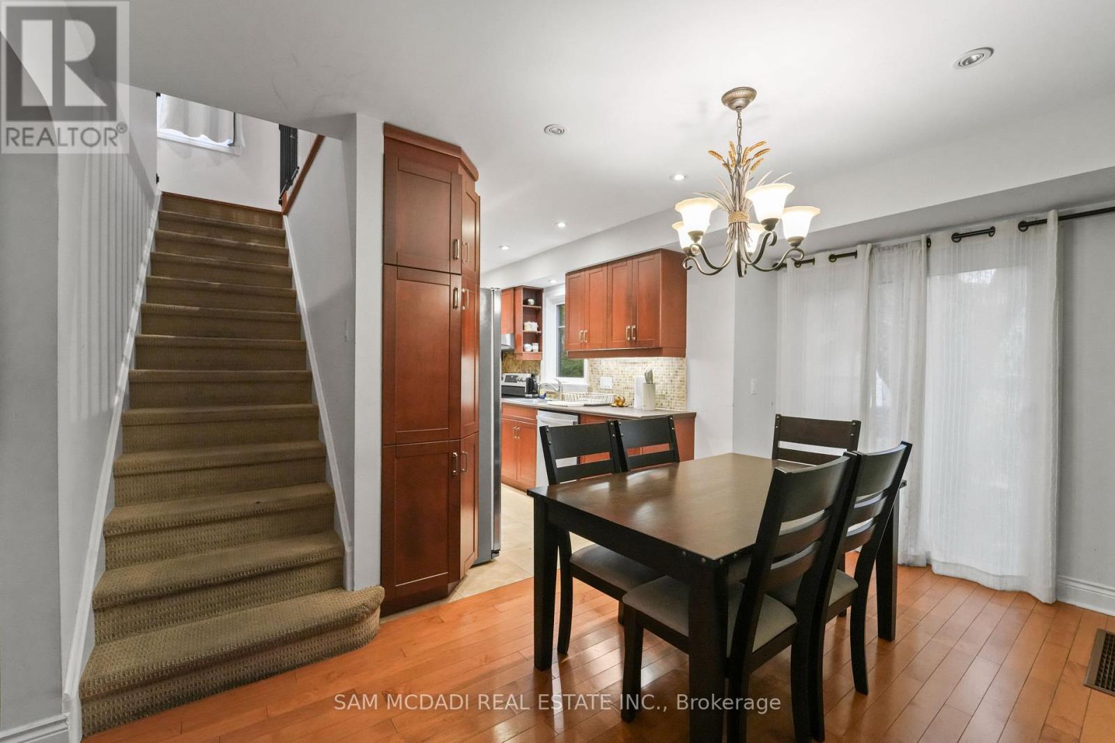 64 Wanita Road, Mississauga, Ontario  L5G 1B6 - Photo 8 - W12536524