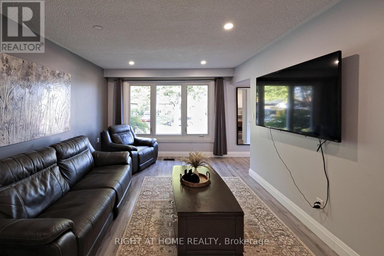 72 Claymore Crescent, Oshawa, Ontario  L1G 6G2 - Photo 4 - E12531808