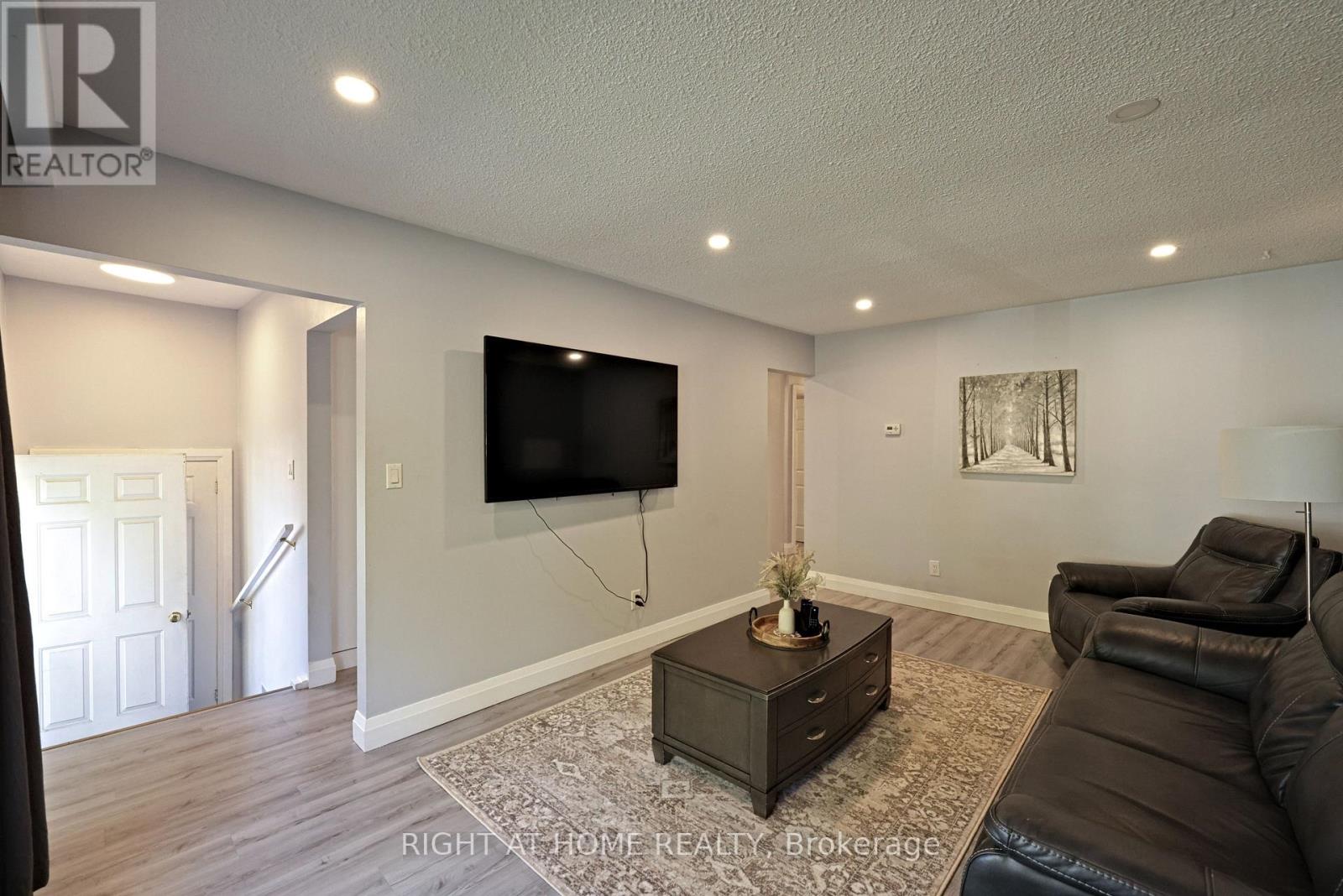 72 Claymore Crescent, Oshawa, Ontario  L1G 6G2 - Photo 5 - E12531808