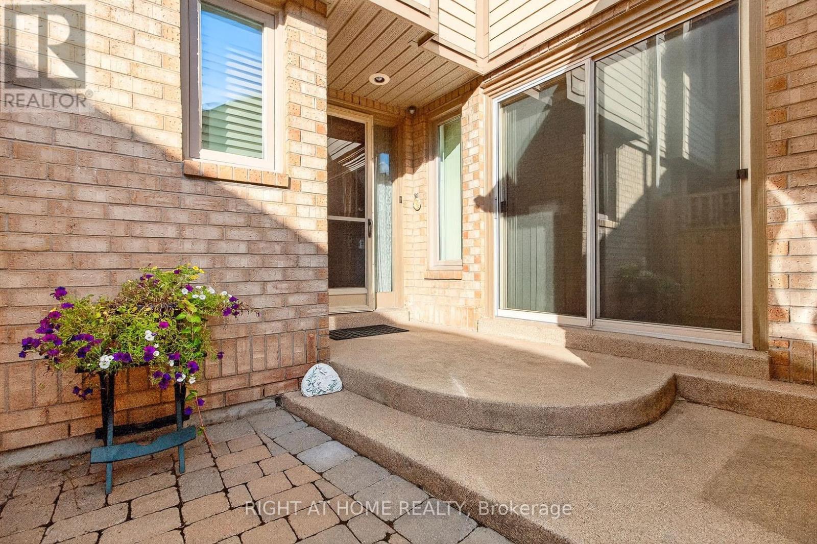 63 - 1725 The Chase, Mississauga, Ontario  L5M 4N3 - Photo 3 - W12458320