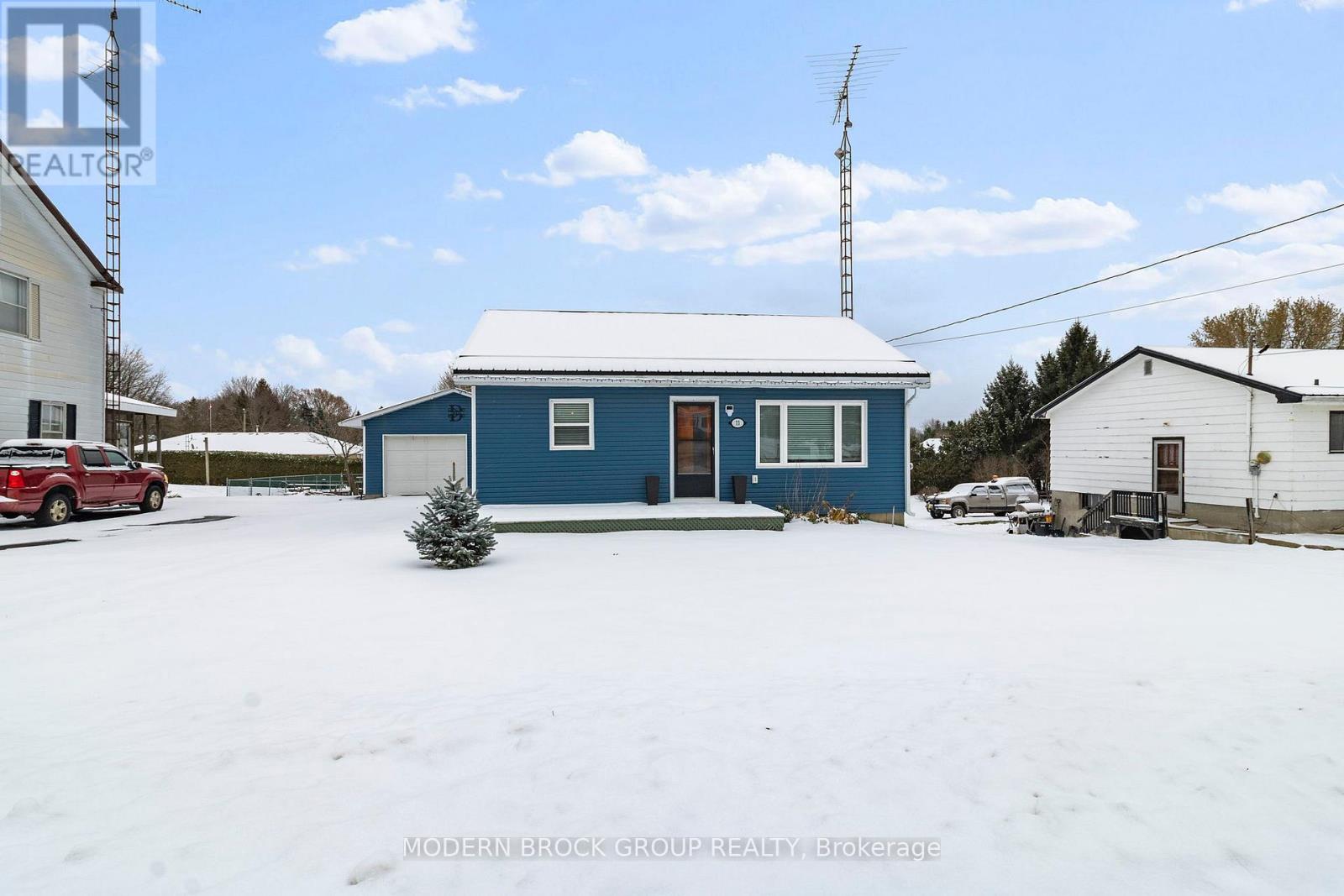 11 MAIN STREET W, Athens, Ontario