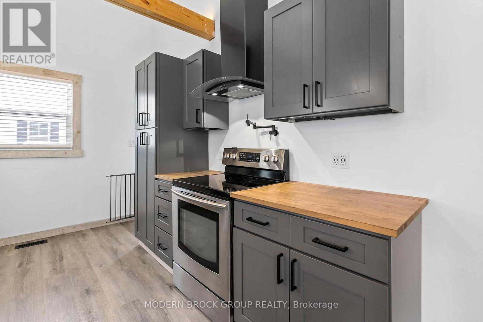 11 Main Street W, Athens, Ontario K0E 1B0 - Photo 13 - X12536826