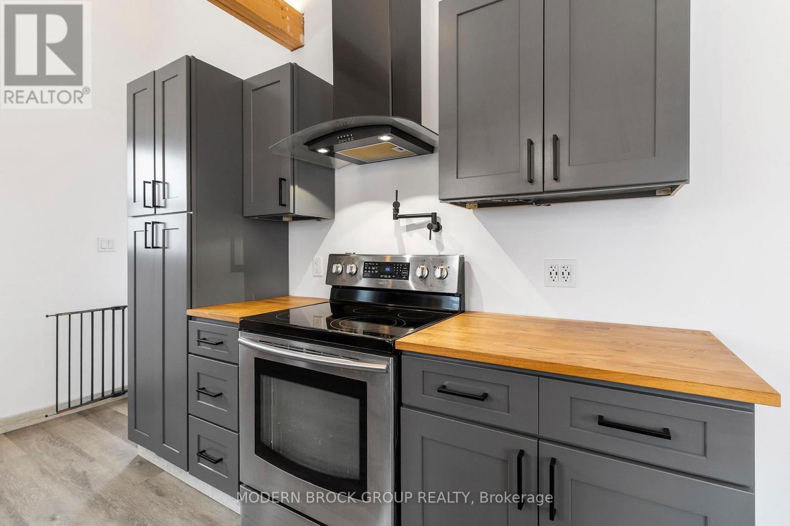 11 Main Street W, Athens, Ontario K0E 1B0 - Photo 14 - X12536826