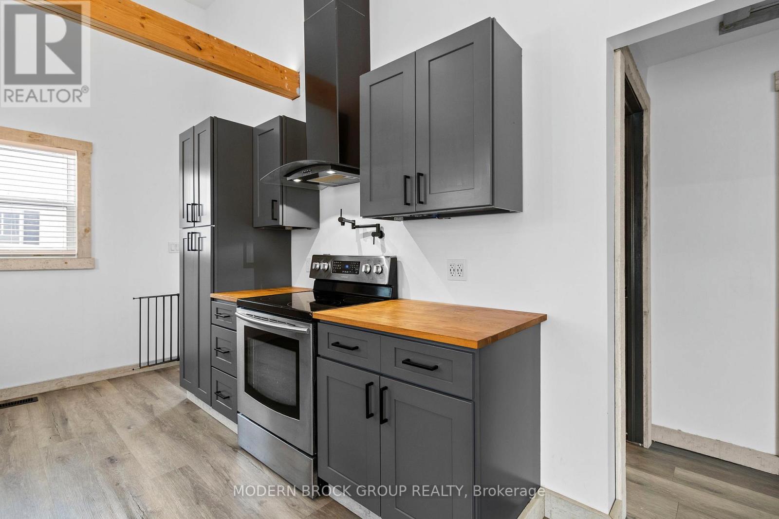 11 Main Street W, Athens, Ontario K0E 1B0 - Photo 15 - X12536826