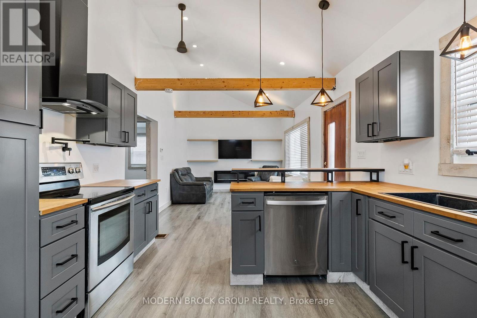 11 Main Street W, Athens, Ontario K0E 1B0 - Photo 19 - X12536826